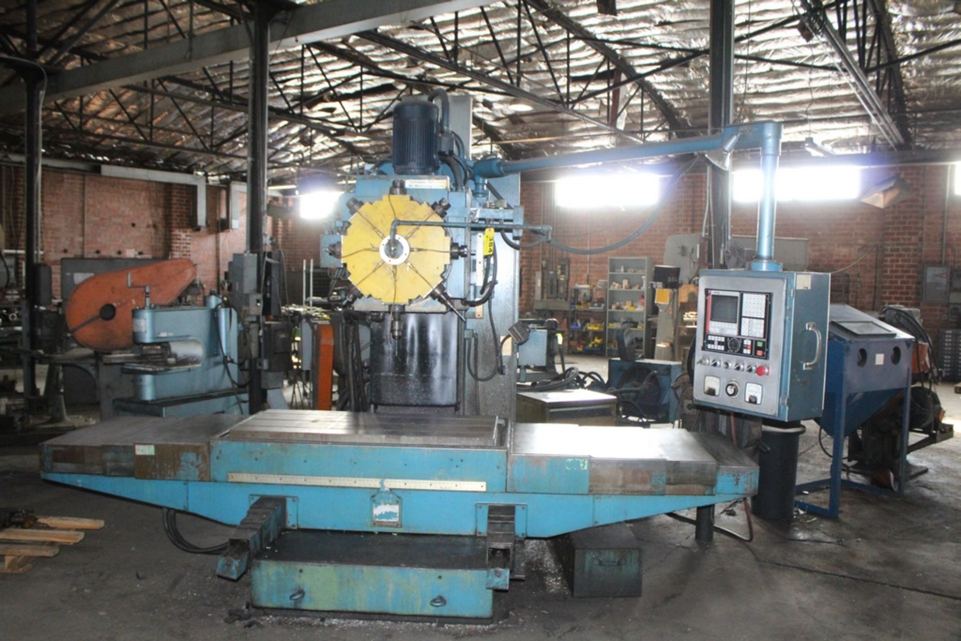 CINCINNATI MILACRON MODEL 7VT-1250 CNC MACHINING CENTER 27" X 54" Table, 50" Z-Axis Long. Table