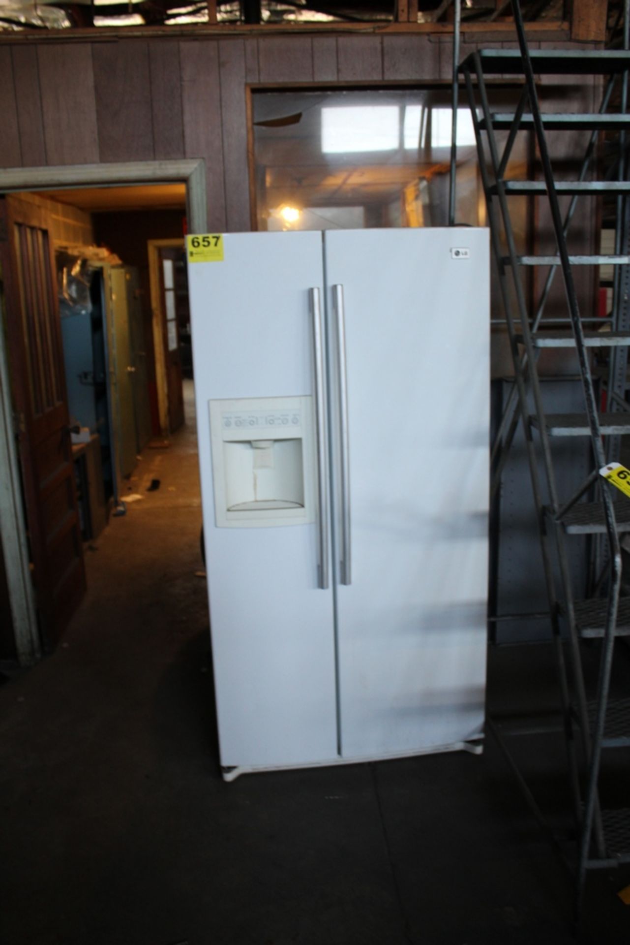 LG SIDE BY SIDE REFRIDGERATOR / FREEZER WITH ICE & WATER IN DOOR, 36" W