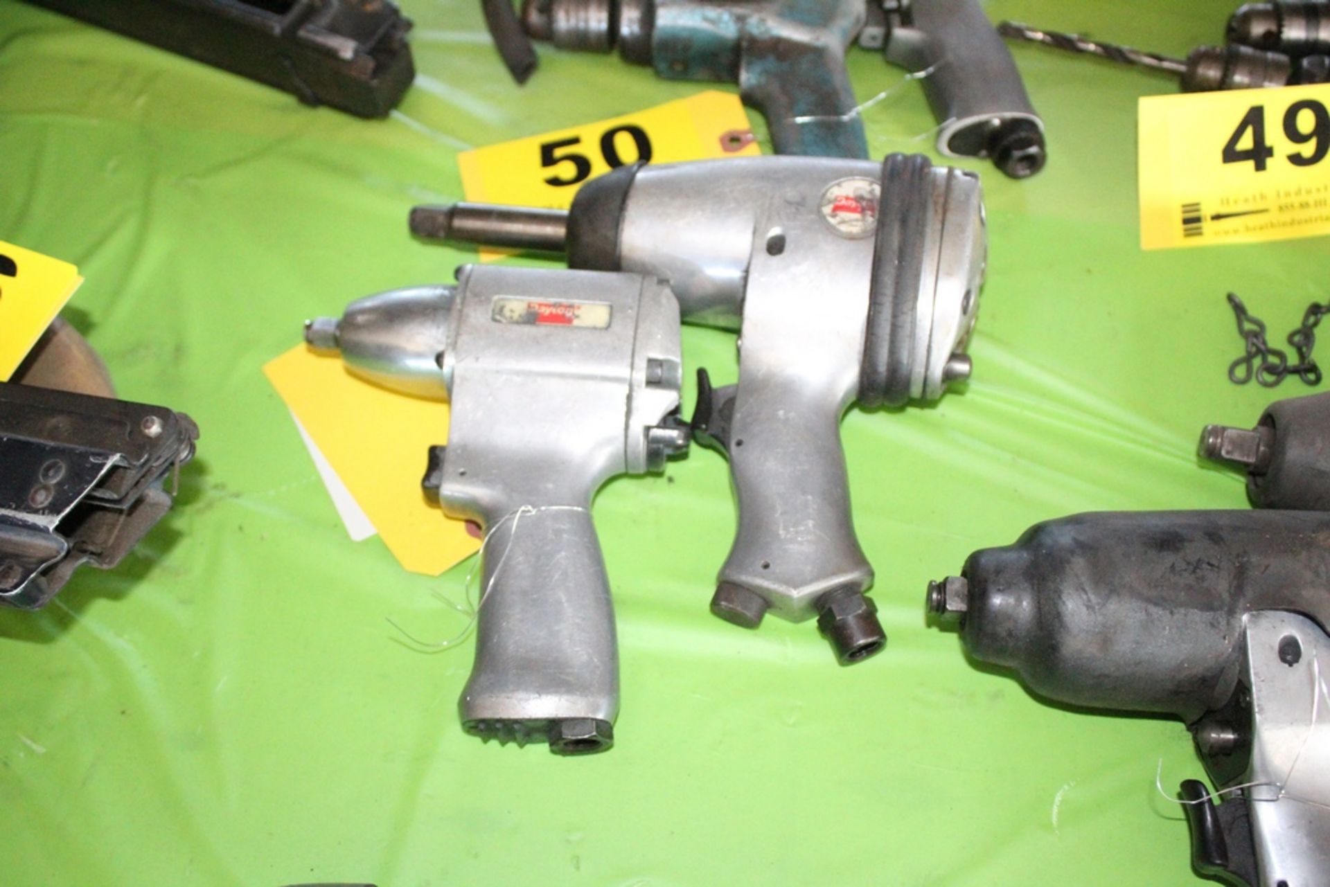 1/2" & 3/8" PNEUMATIC IMPACT WRENCHES