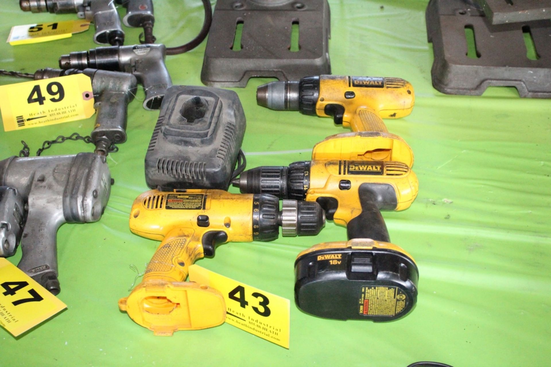 DEWALT 18V DRILLS WITH (1) BATTERY & CHARGER