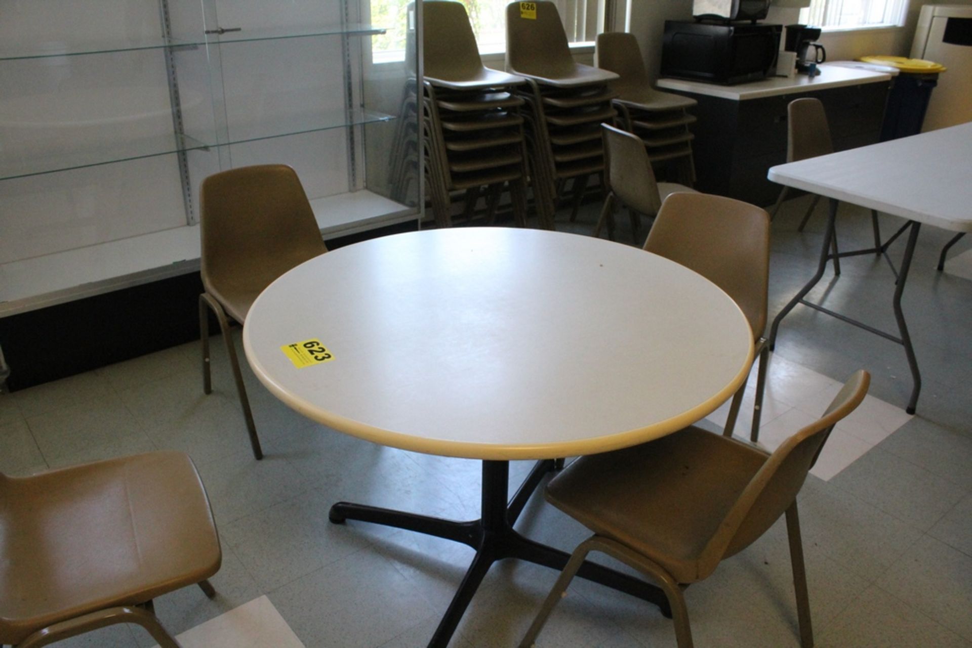 42" ROUND LUNCH ROOM TABLE WITH (4) CHAIRS