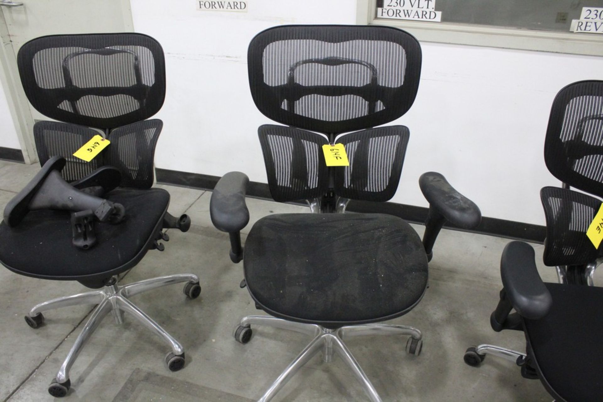 WORKPRO COMMERCIAL MESH EXECUTIVE ARMCHAIR WITH CASTERS