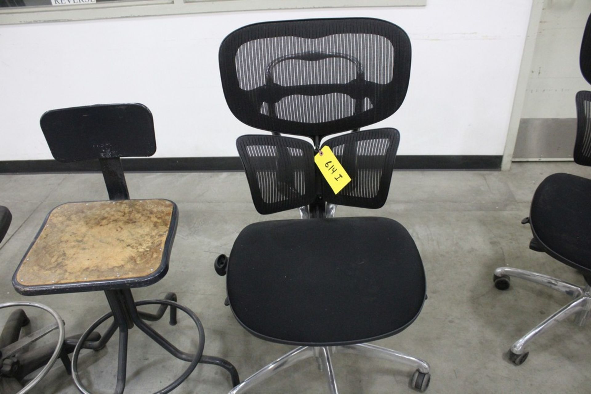 WORKPRO COMMERCIAL MESH EXECUTIVE CHAIR WITH CASTERS