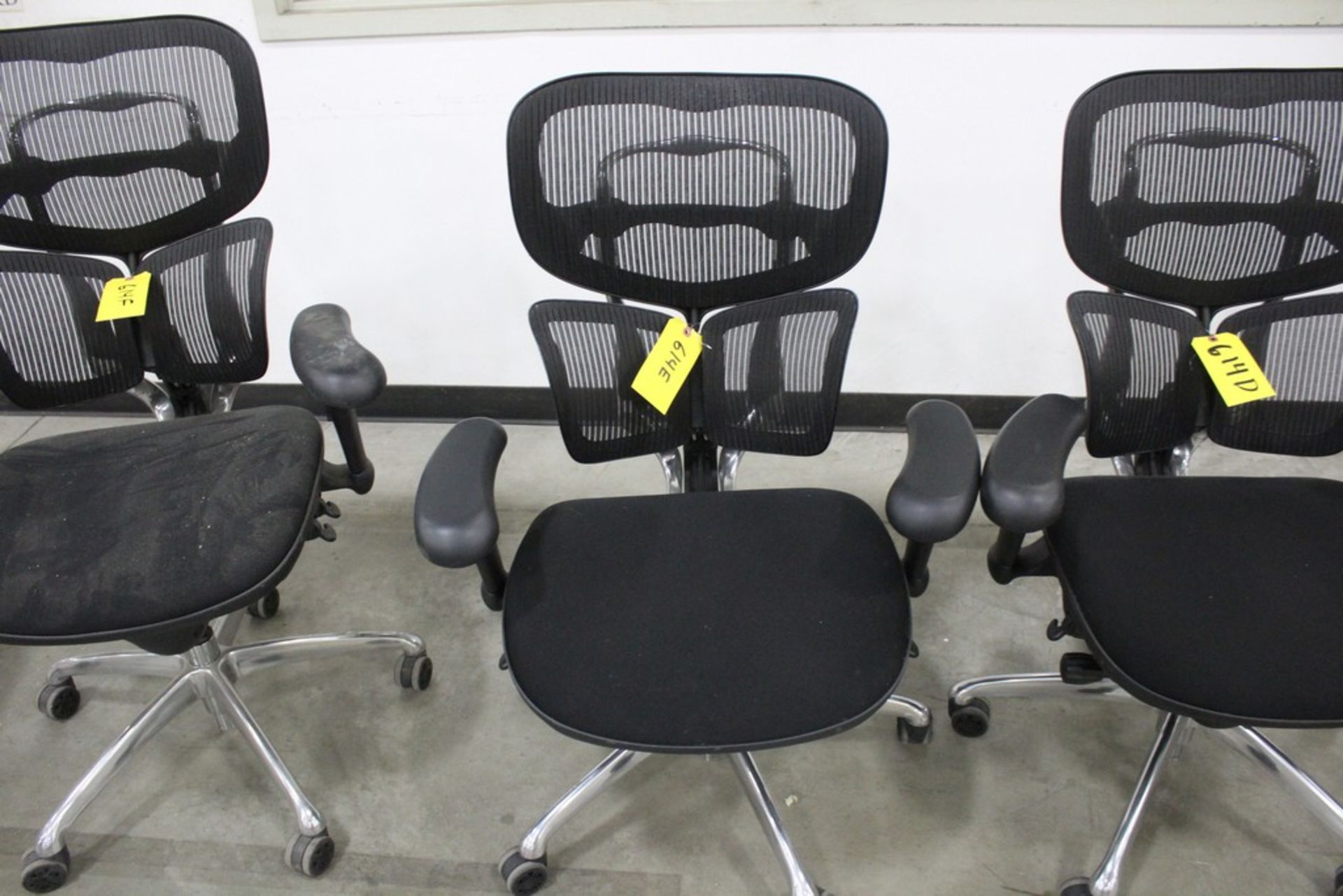 WORKPRO COMMERCIAL MESH EXECUTIVE ARMCHAIR WITH CASTERS