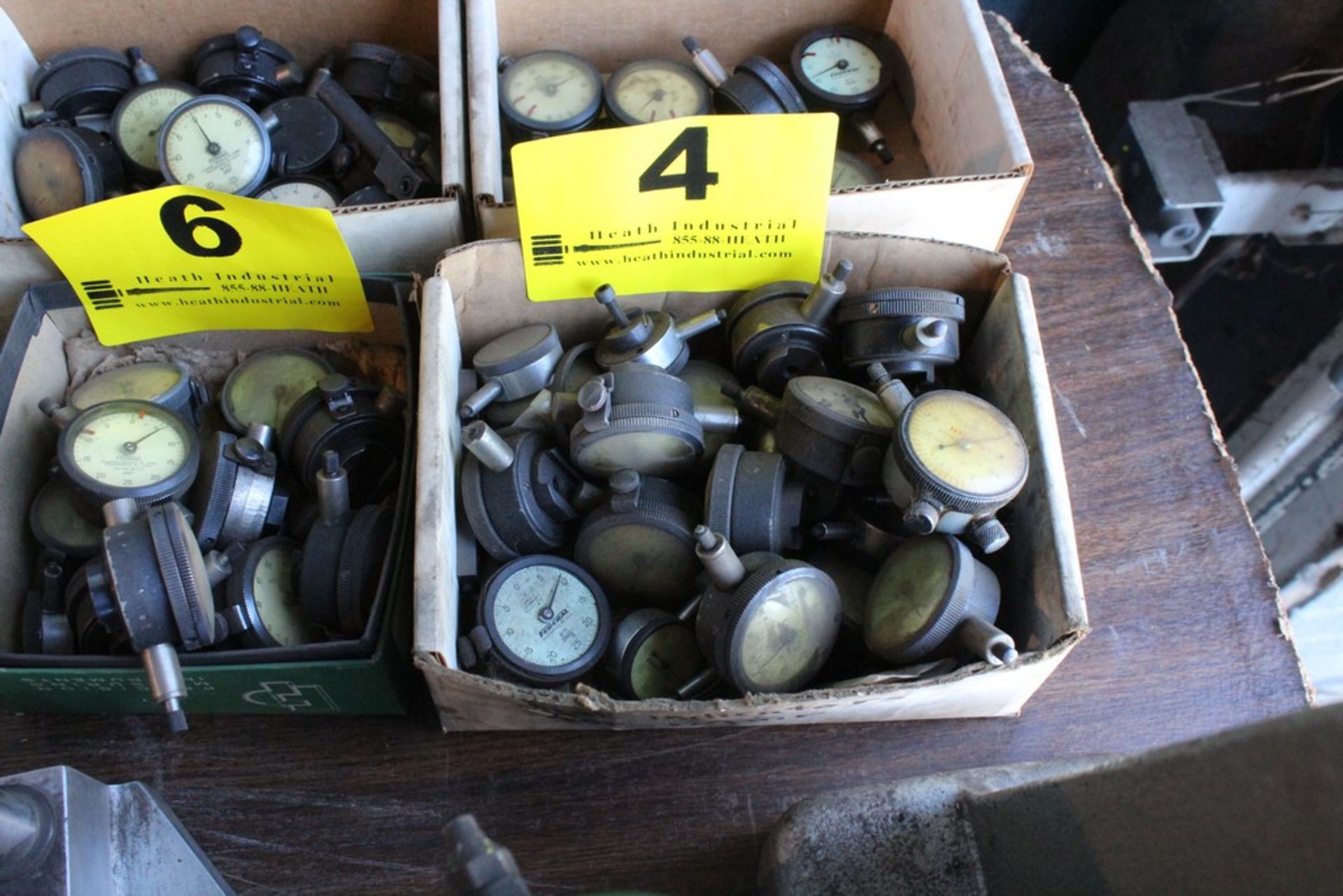 ASSORTED DIAL INDICATOR GAGES IN BOX