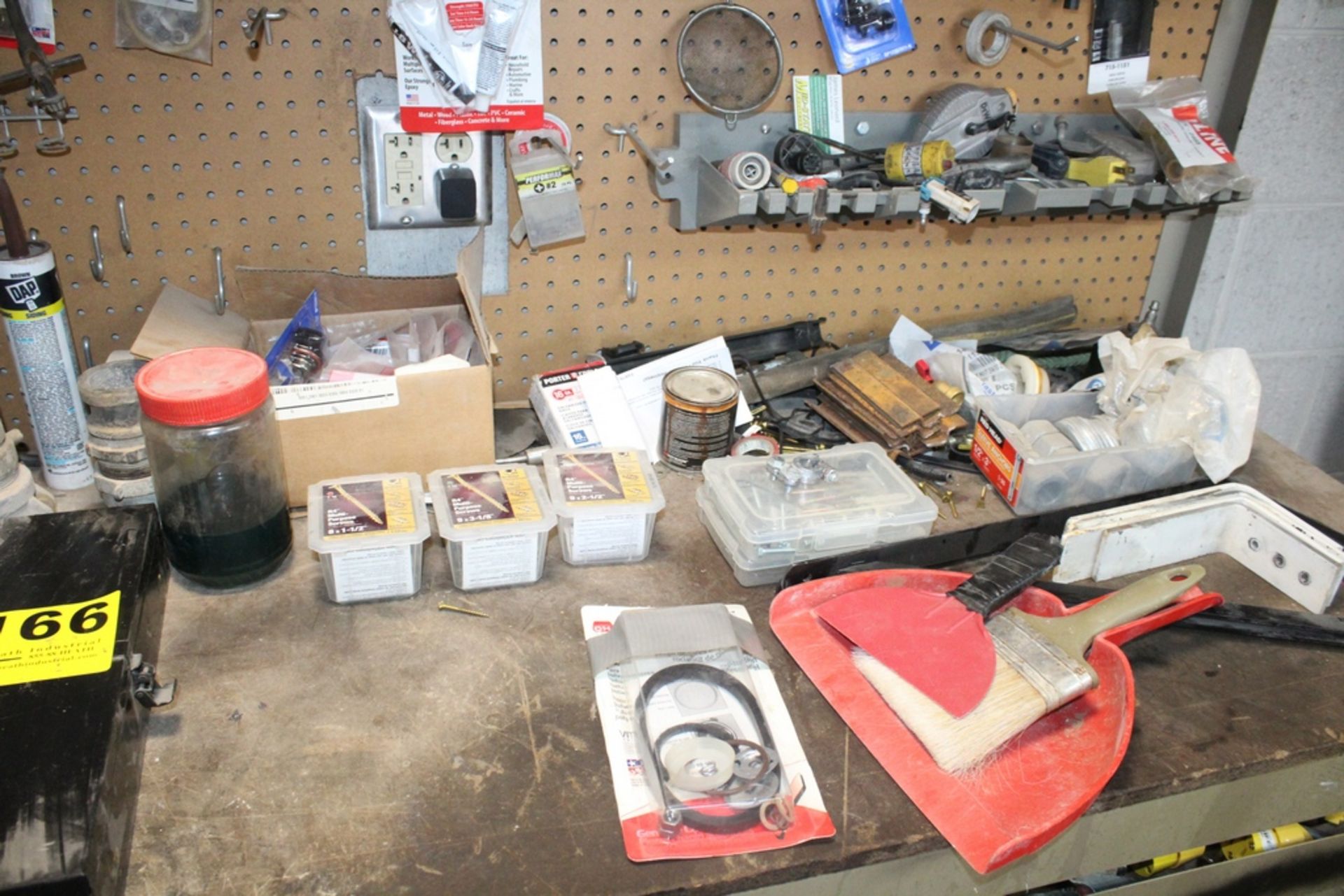 ASSORTED HARDWARE ON BENCH - Image 3 of 5