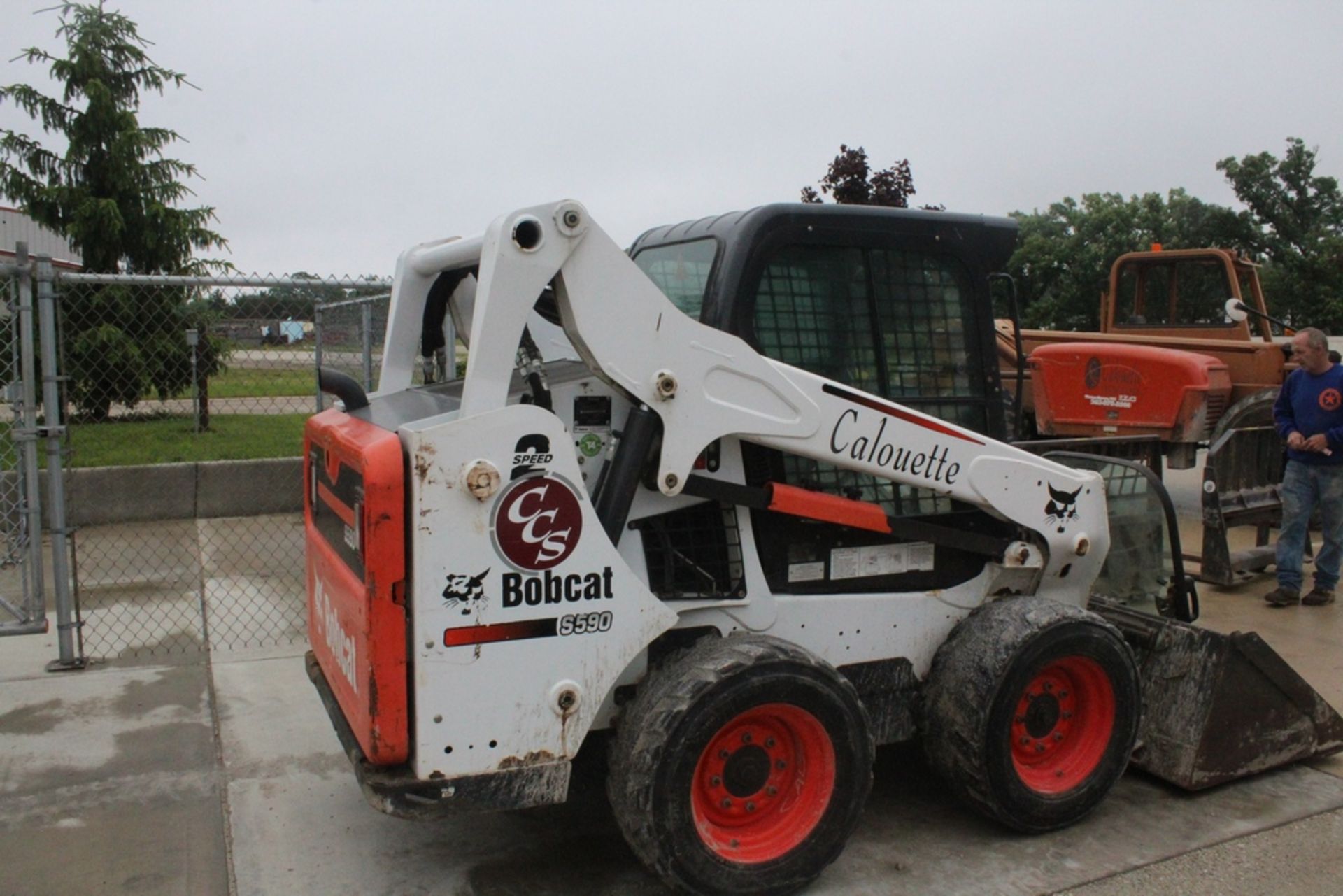 BOBCAT MODEL S590 SKID STEER LOADER S/N AR9R12712: (2014) Enclosed Rops, Two Speed, Aux. Hydraulics, - Image 2 of 8