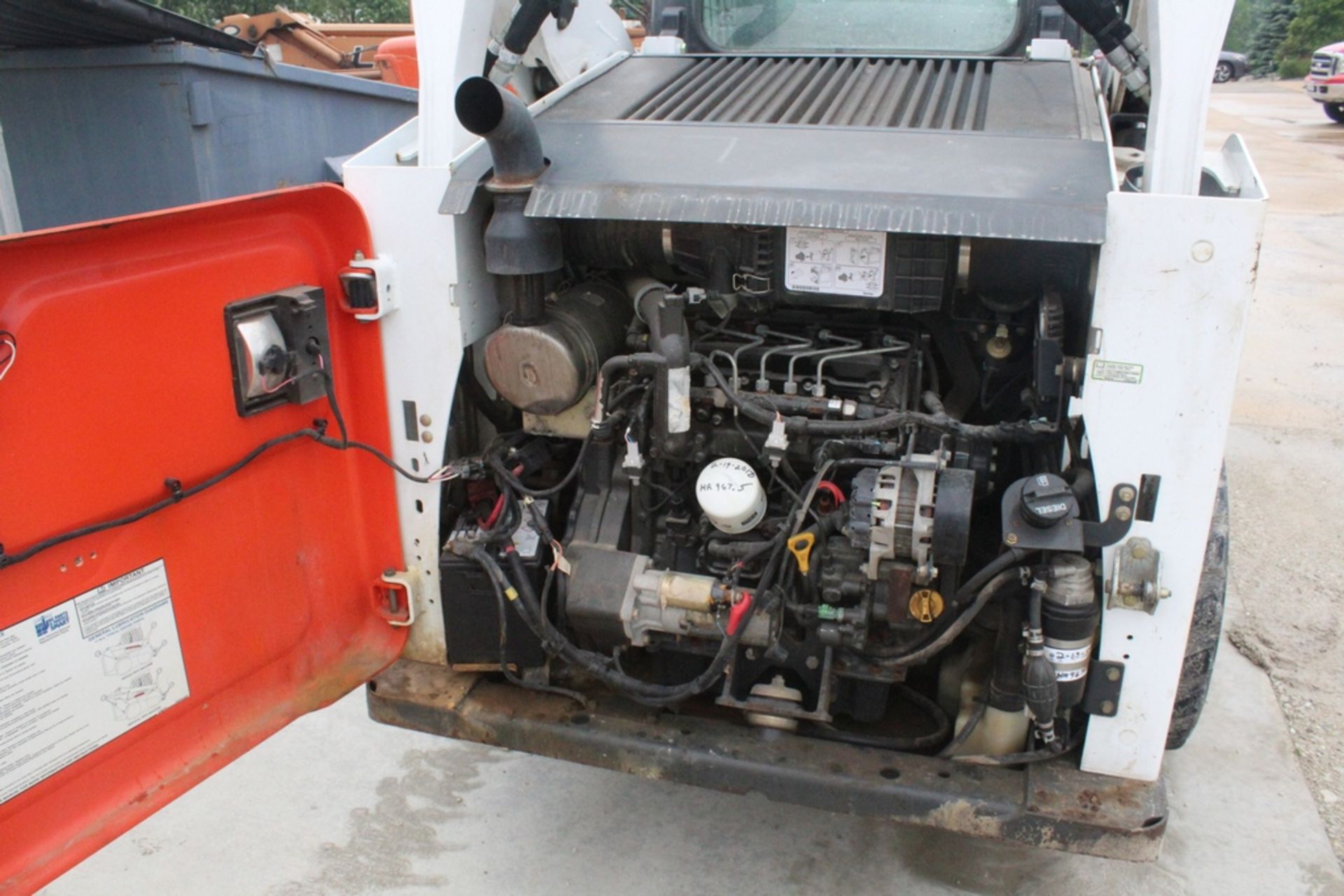 BOBCAT MODEL S590 SKID STEER LOADER S/N AR9R12712: (2014) Enclosed Rops, Two Speed, Aux. Hydraulics, - Image 5 of 8