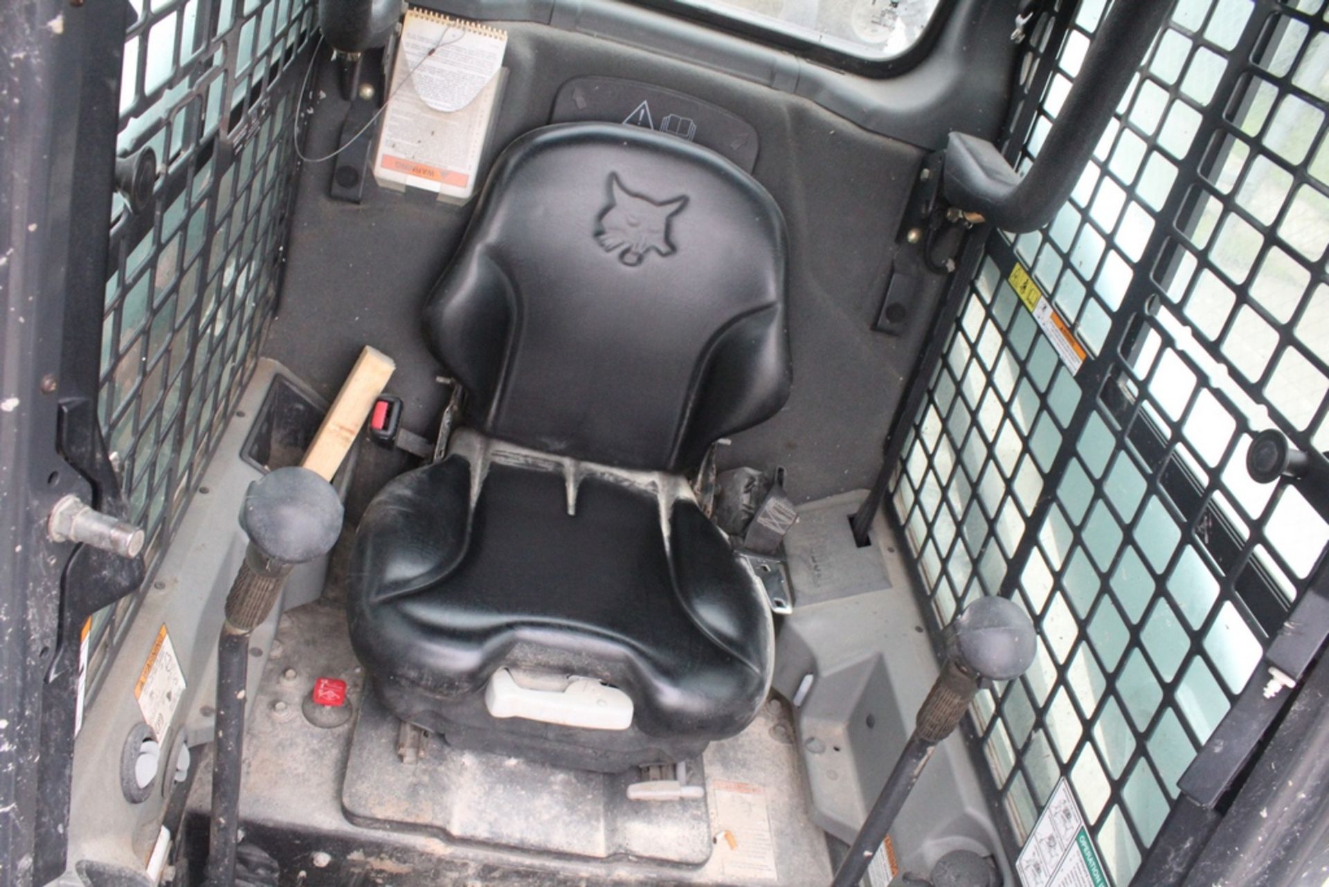 BOBCAT MODEL S590 SKID STEER LOADER S/N AR9R12712: (2014) Enclosed Rops, Two Speed, Aux. Hydraulics, - Image 6 of 8