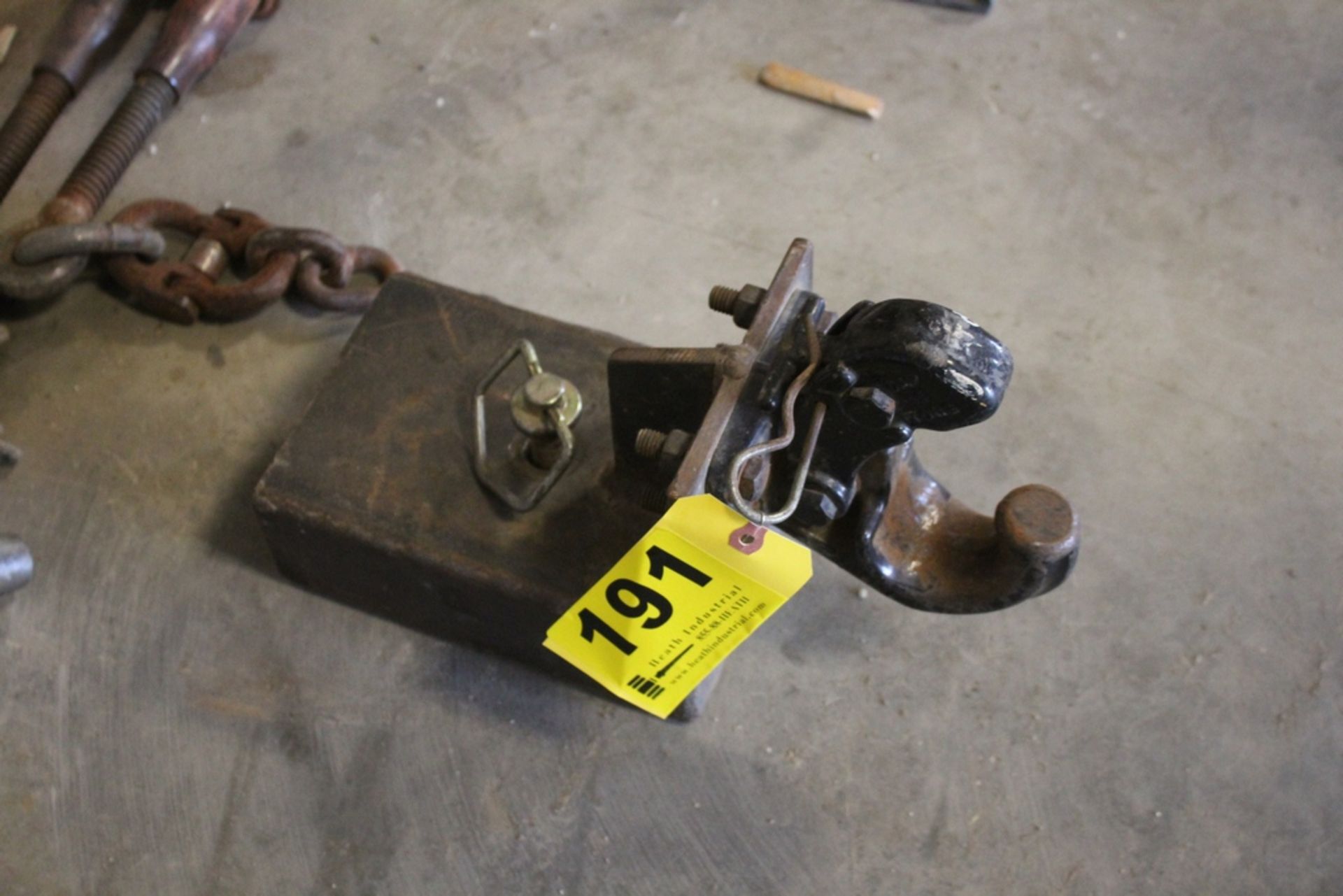 FORKLIFT PINTLE HITCH