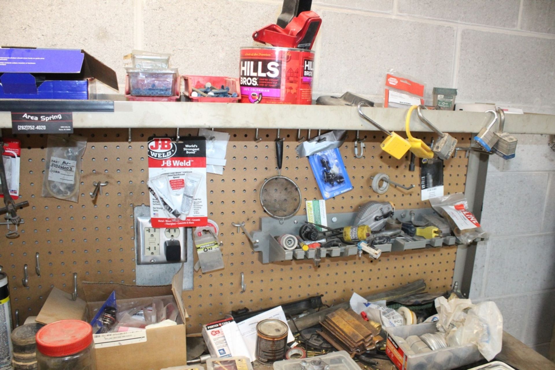 ASSORTED HARDWARE ON BENCH - Image 4 of 5