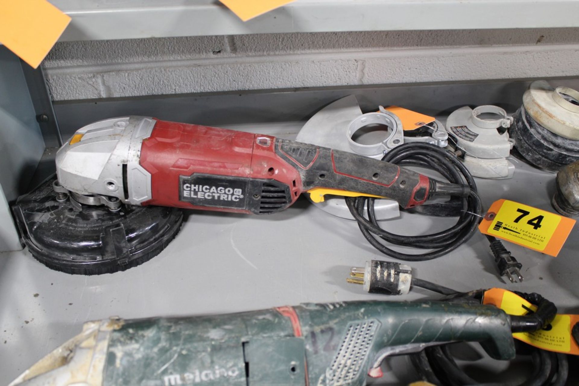 CHICAGO ELETRIC 9" ANGLE GRINDER