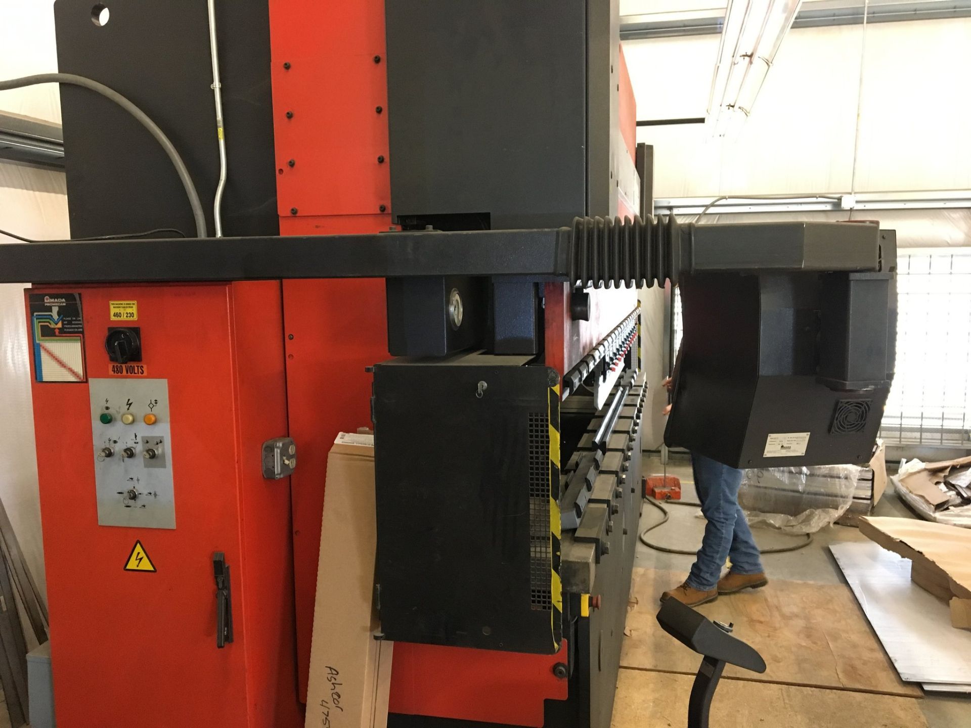 AMADA HFB 1254/8 PRESS BRAKE S/N 00H60619 .0", Closed height 10.7", Throat 16.1", Ram speeds 3.94 - Image 3 of 14