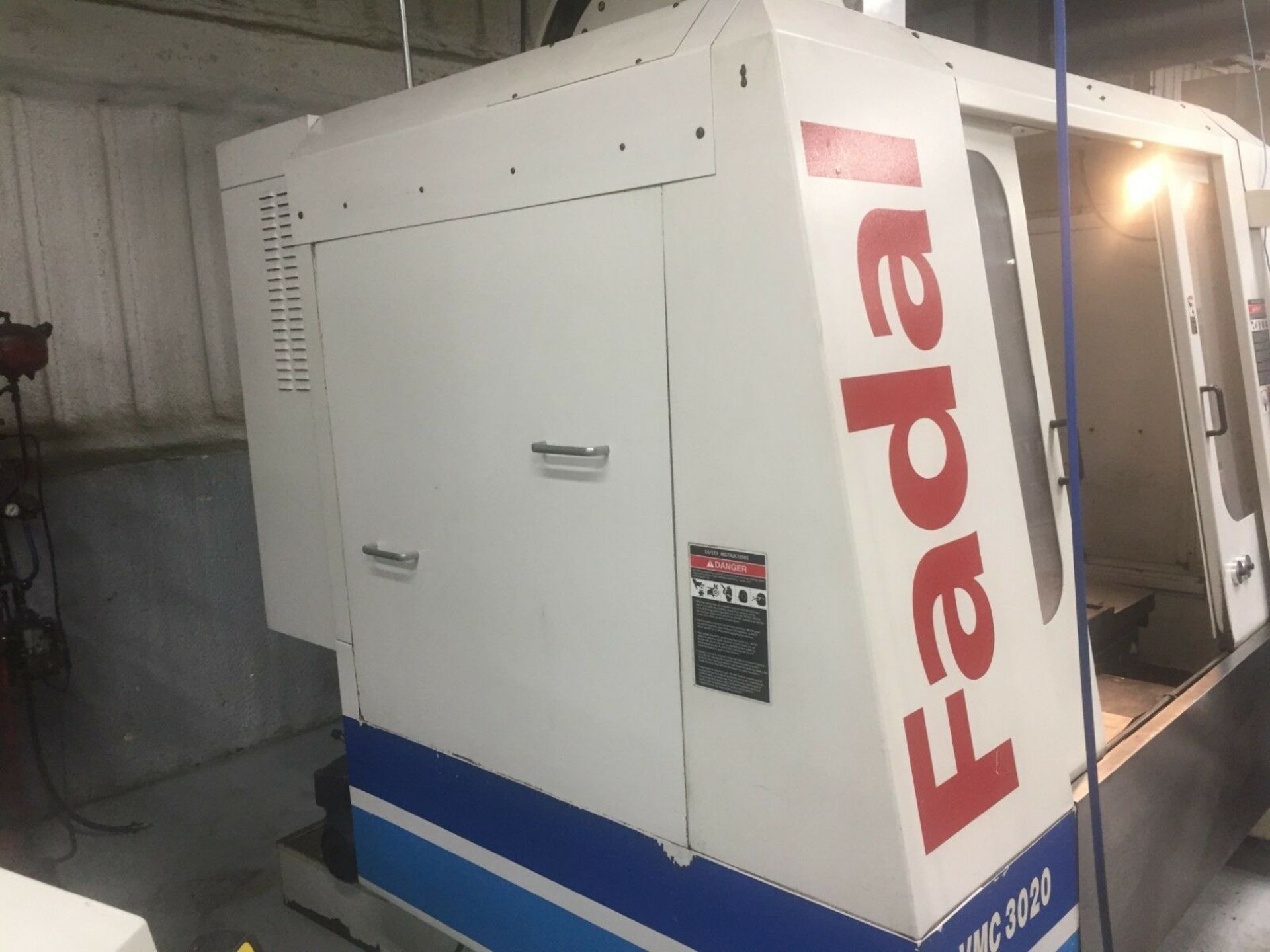 2002 FADAL 3020 VERTICAL MACHINING CENTER S/N 12002024036 Table Size 20" x 40.5", Max. Weight on - Image 2 of 9
