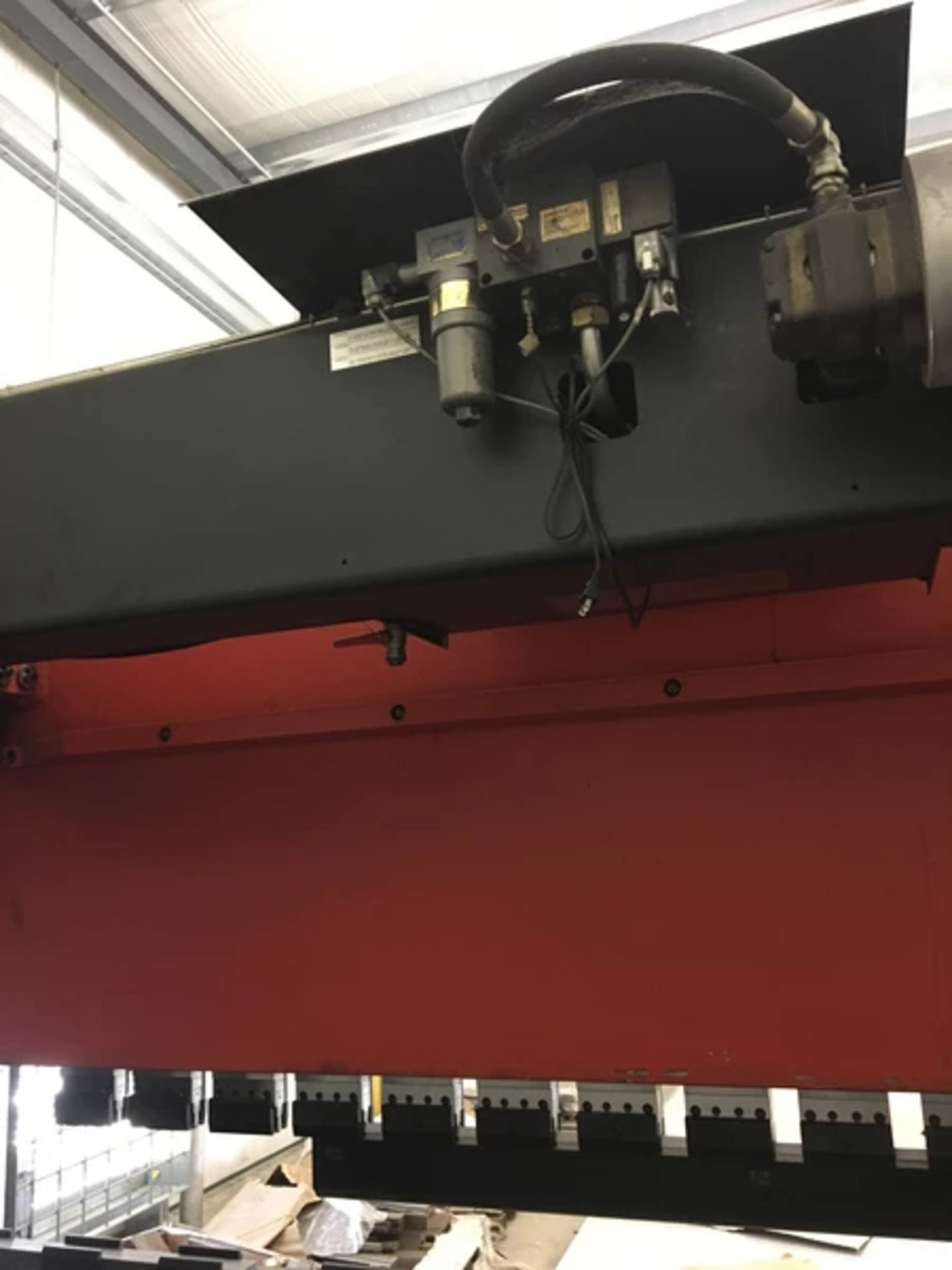 AMADA HFB 1254/8 PRESS BRAKE S/N 00H60619 .0", Closed height 10.7", Throat 16.1", Ram speeds 3.94 - Image 7 of 14