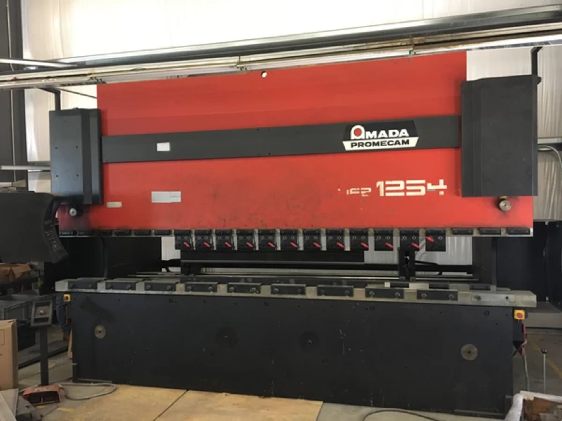 AMADA HFB 1254/8 PRESS BRAKE S/N 00H60619 .0", Closed height 10.7", Throat 16.1", Ram speeds 3.94 - Image 2 of 14