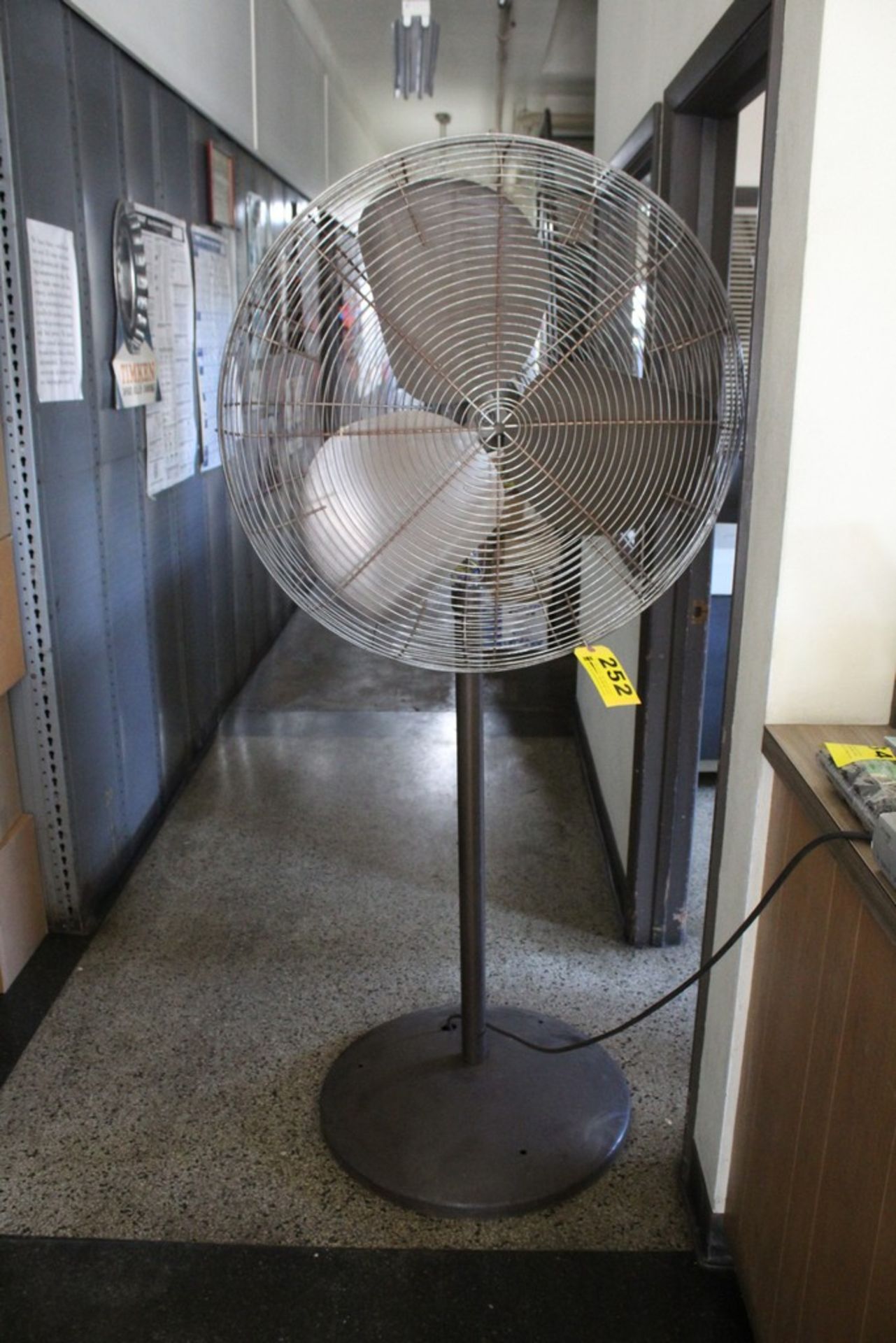 24" PEDISTAL FAN