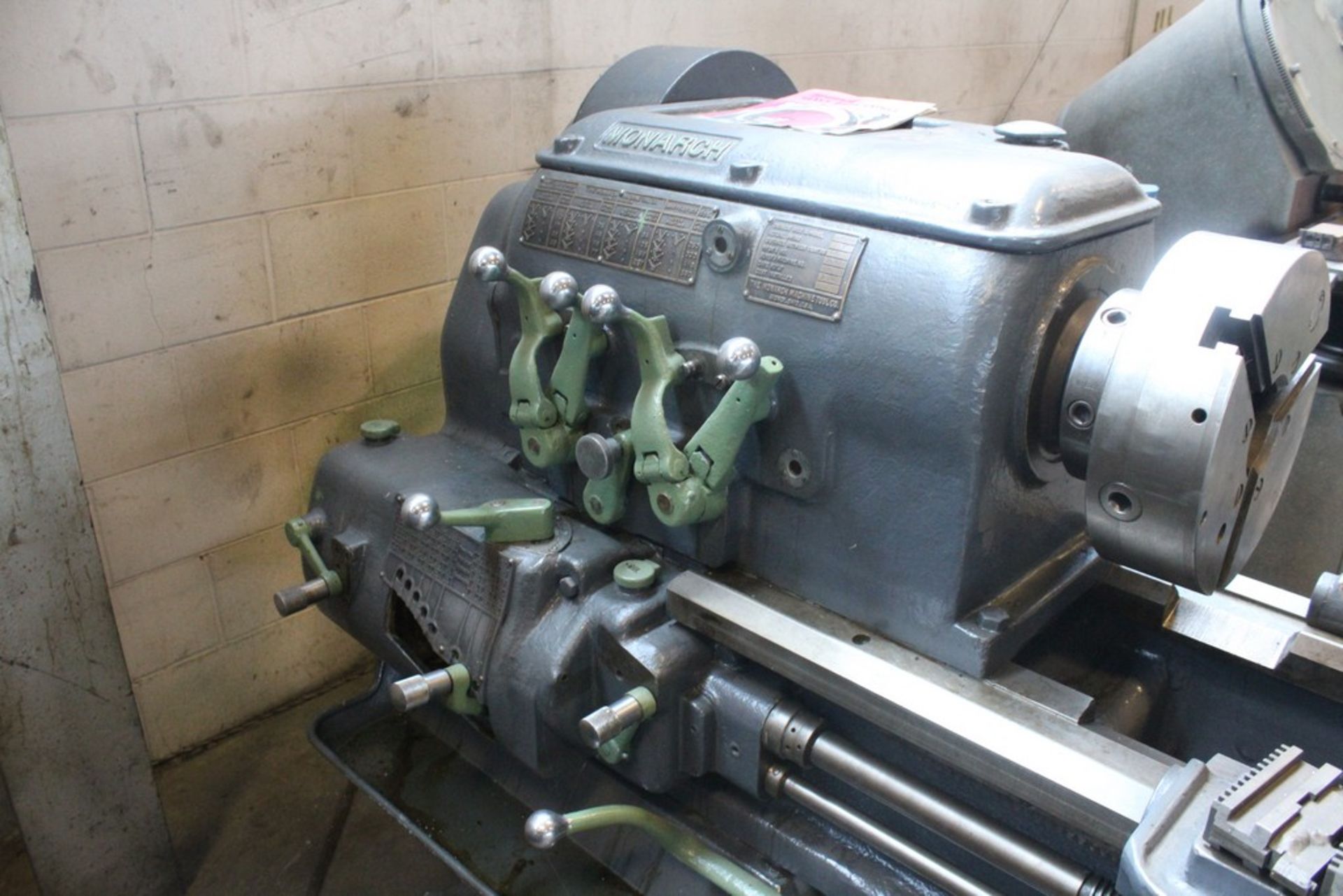 MONARCH 20-1/2" X 48" ENGINE LATHE, S/N 20362 (1941) MODEL 18"CBB, RATED SWING: 18", ACTUAL SWING - Image 2 of 8