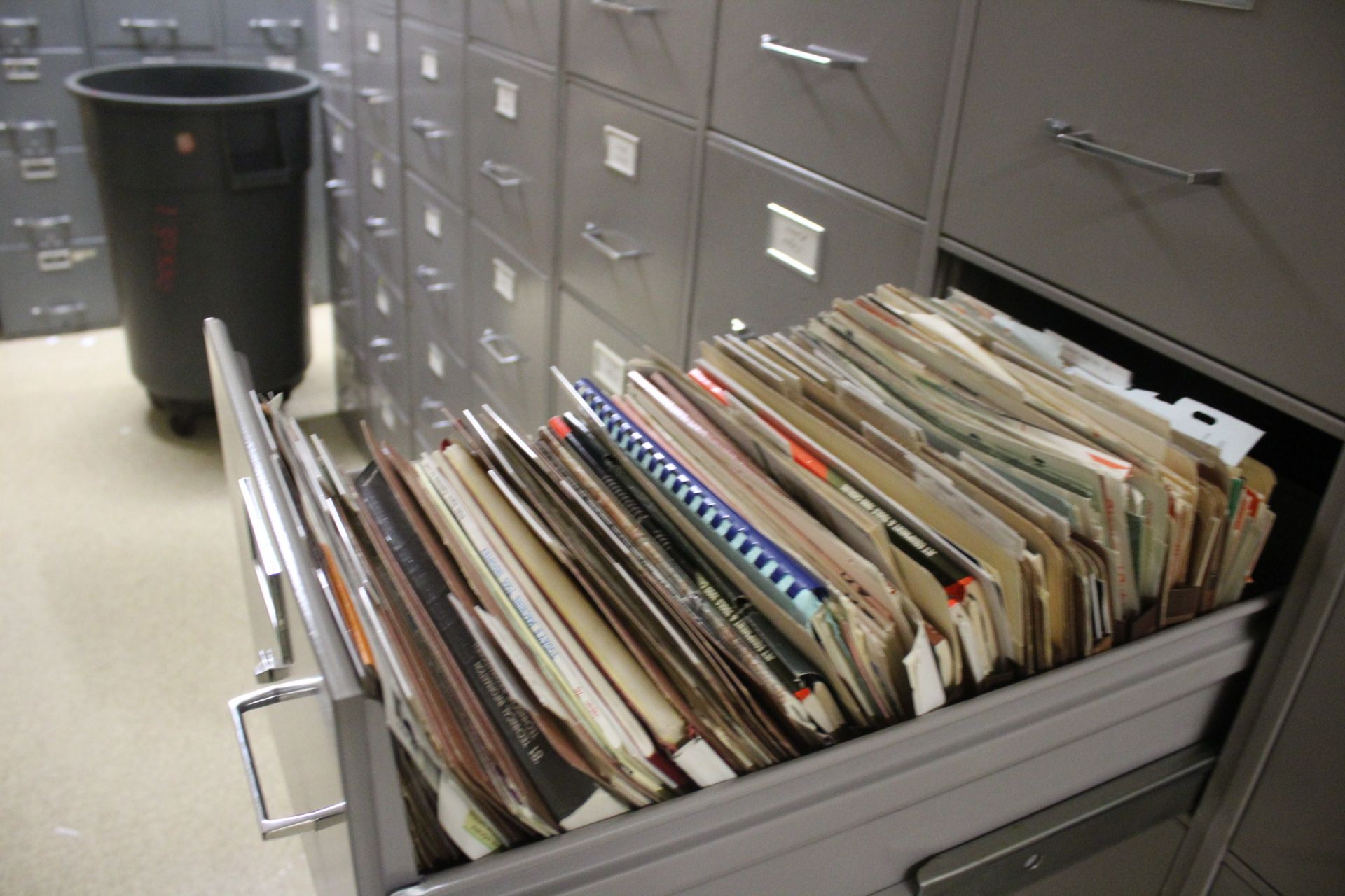 MACHINE TOOL REFERENCE LIBRARY IN (16) FOUR DRAWER FILE CABINET, WITH CABINETS - Image 6 of 10