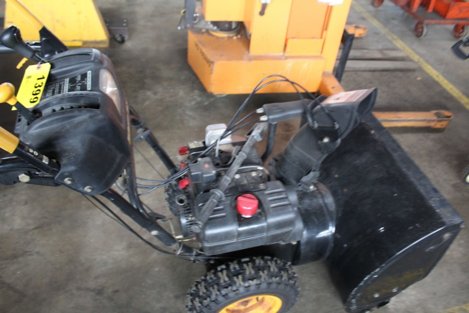 MTD YARD MACHINE, 28" , TWO STAGE SNOW BLOWER, 10.5HP TECUMSEH ENGINE - Image 2 of 3