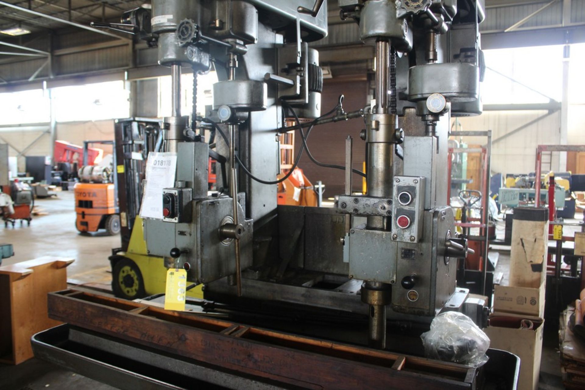 24" 2 SPINDLE ALLEN HEAVY DUTY DRILL PRESS, S/N 34405 (1974), ASSET # 18178 LOADING FEE: $100 - Image 3 of 4