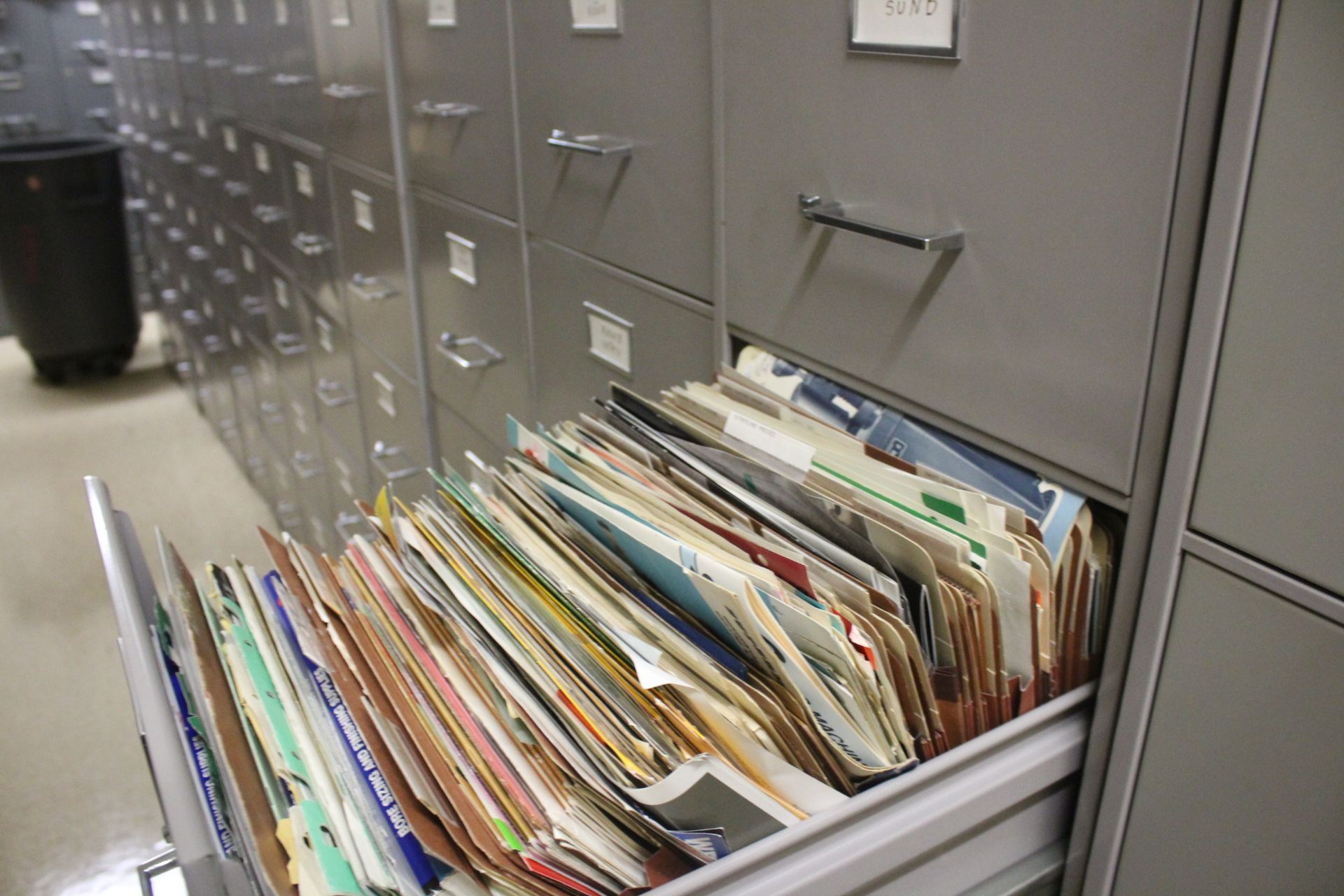 MACHINE TOOL REFERENCE LIBRARY IN (16) FOUR DRAWER FILE CABINET, WITH CABINETS - Image 3 of 10