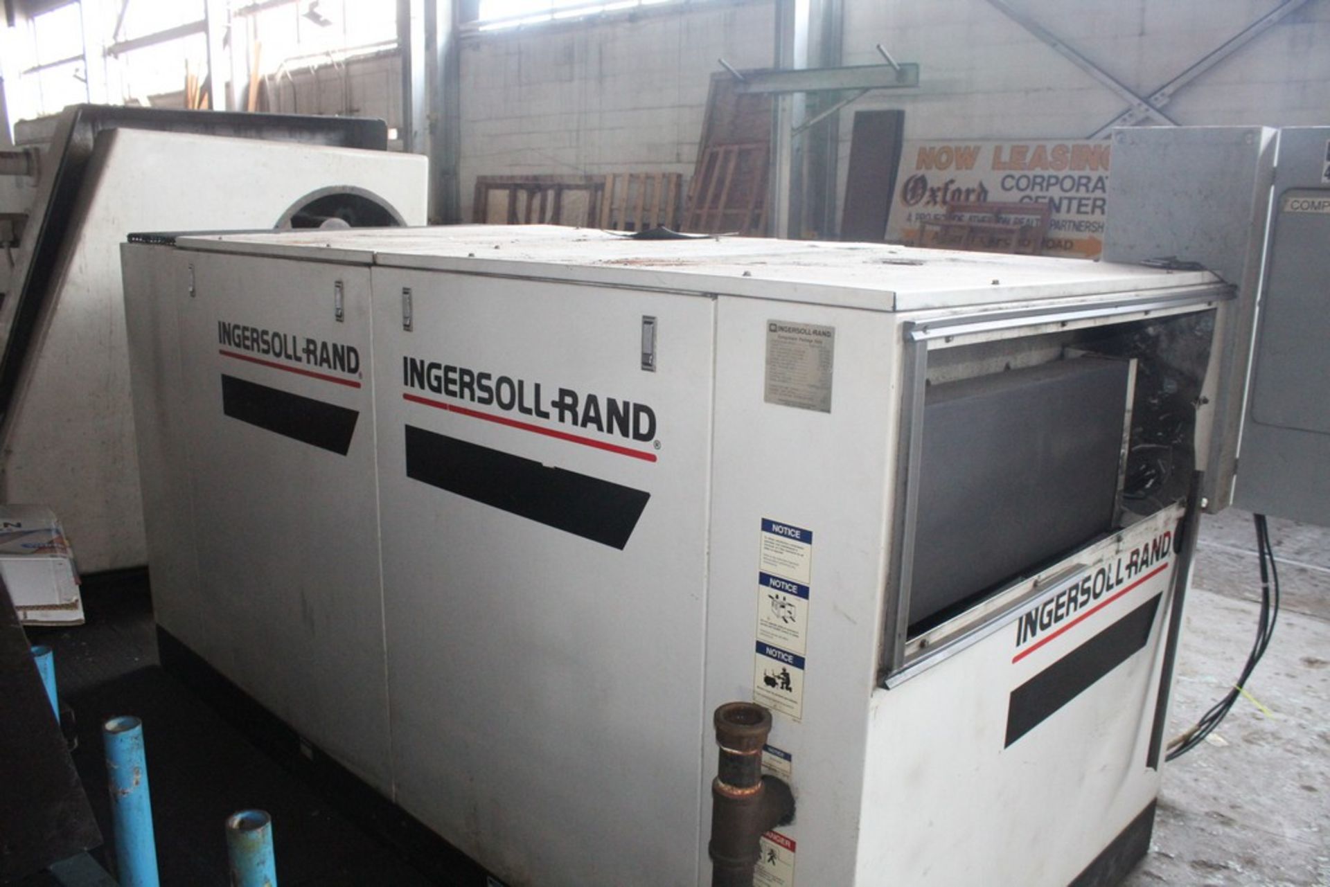 100 HP INGERSOLL RAND ROTARY SCREW AIR COMPRESSOR MODEL SSR-EP100 CAPACITY 446 CFM RATED OPERATING - Image 3 of 3