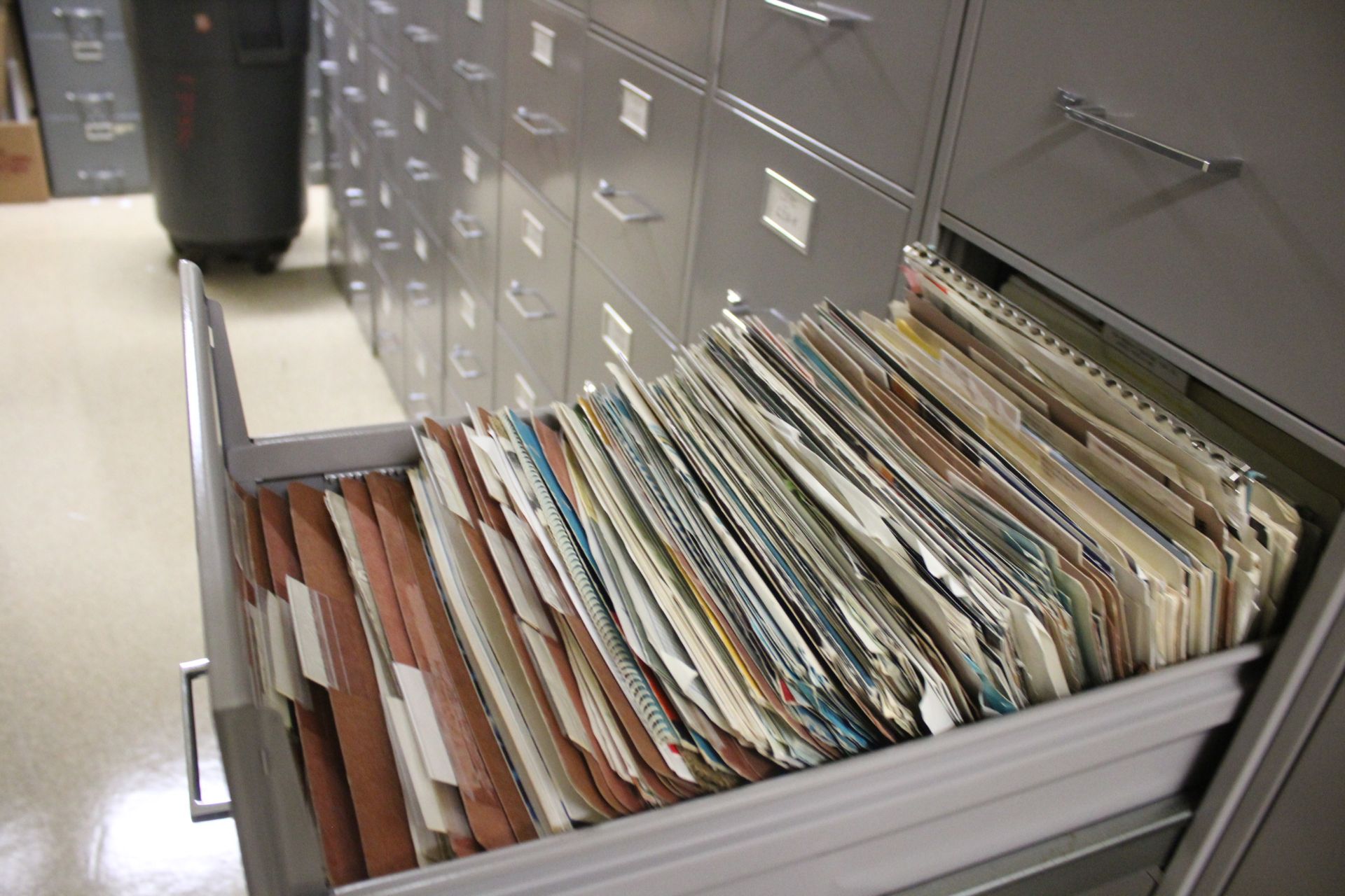 MACHINE TOOL REFERENCE LIBRARY IN (16) FOUR DRAWER FILE CABINET, WITH CABINETS - Image 5 of 10