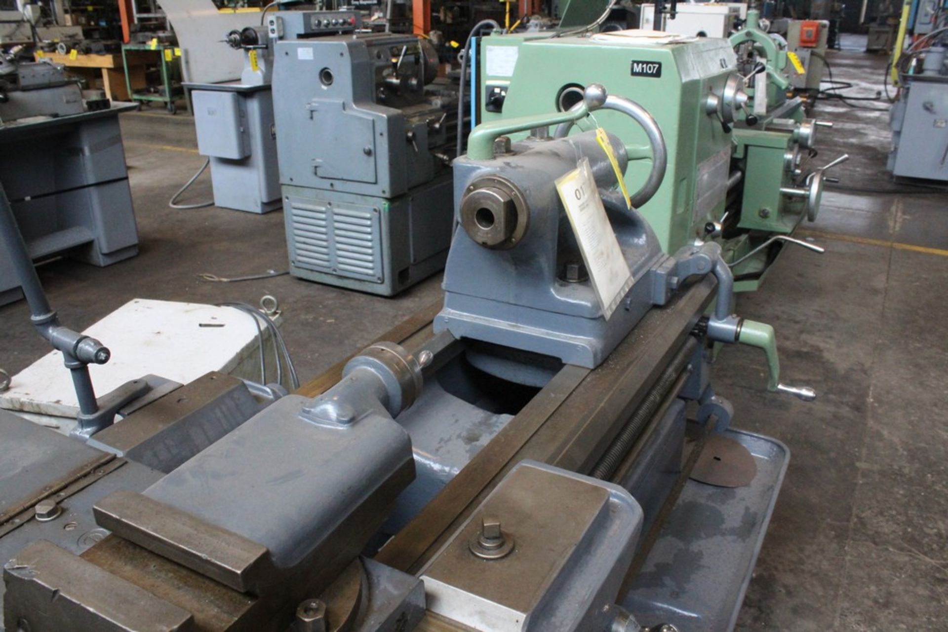 MONARCH 20-1/2" X 48" ENGINE LATHE, S/N 20362 (1941) MODEL 18"CBB, RATED SWING: 18", ACTUAL SWING - Image 4 of 8