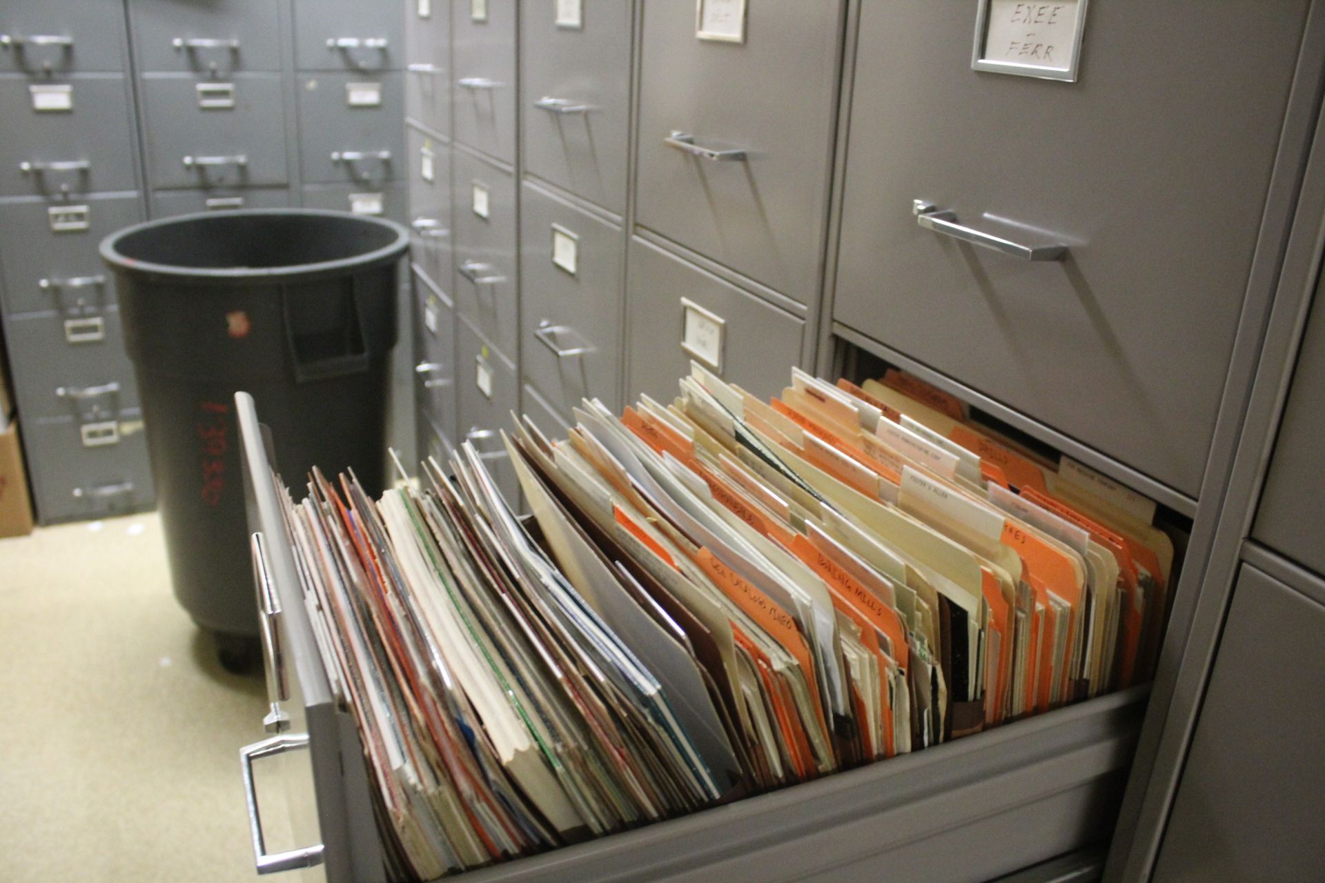 MACHINE TOOL REFERENCE LIBRARY IN (16) FOUR DRAWER FILE CABINET, WITH CABINETS - Image 7 of 10