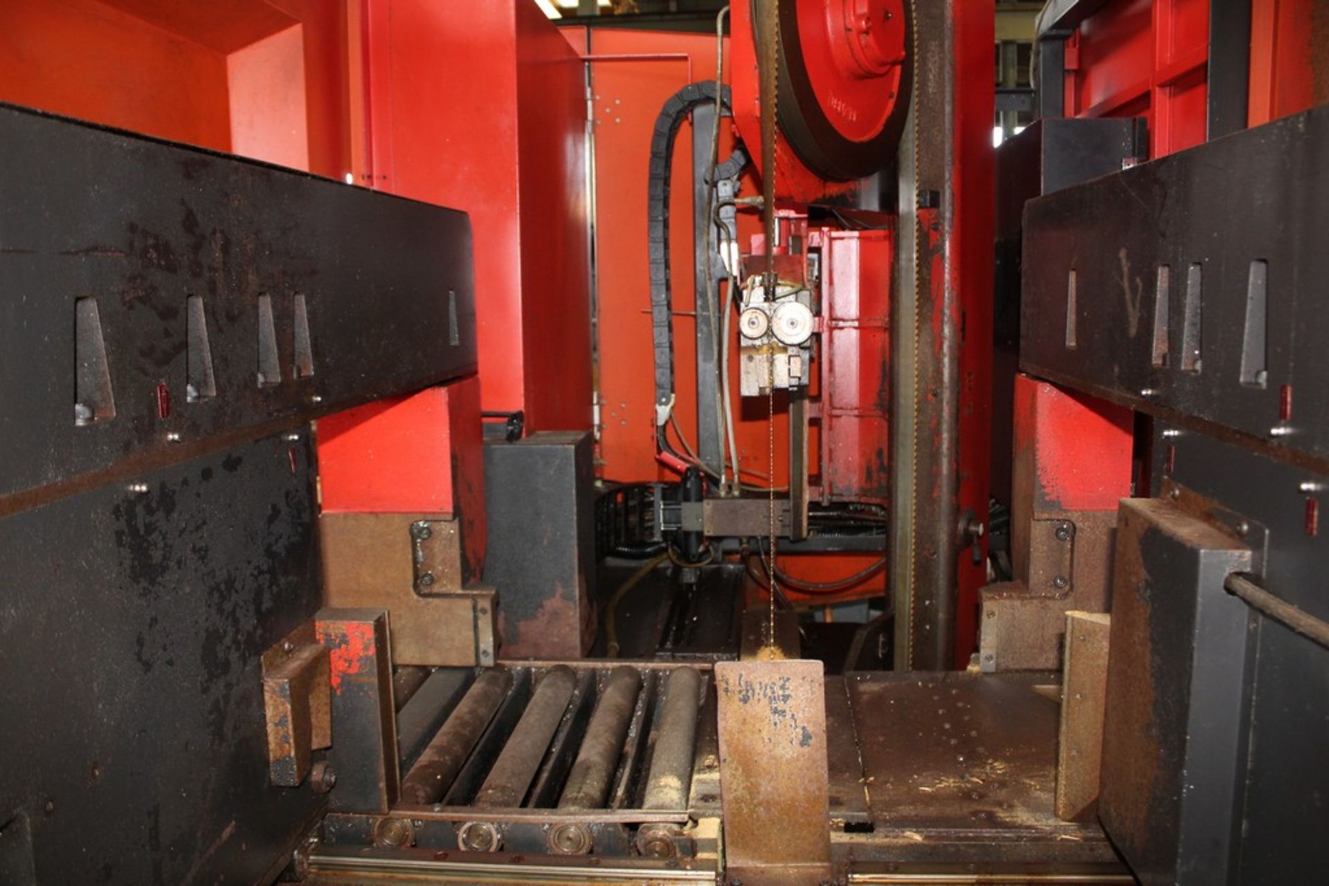 16.9" AMADA CTB400 CNC VERTICAL CARBIDE BAND SAW, S/N 40850029 (1998), 1.18" TO 16.9", CUTTING - Image 2 of 5