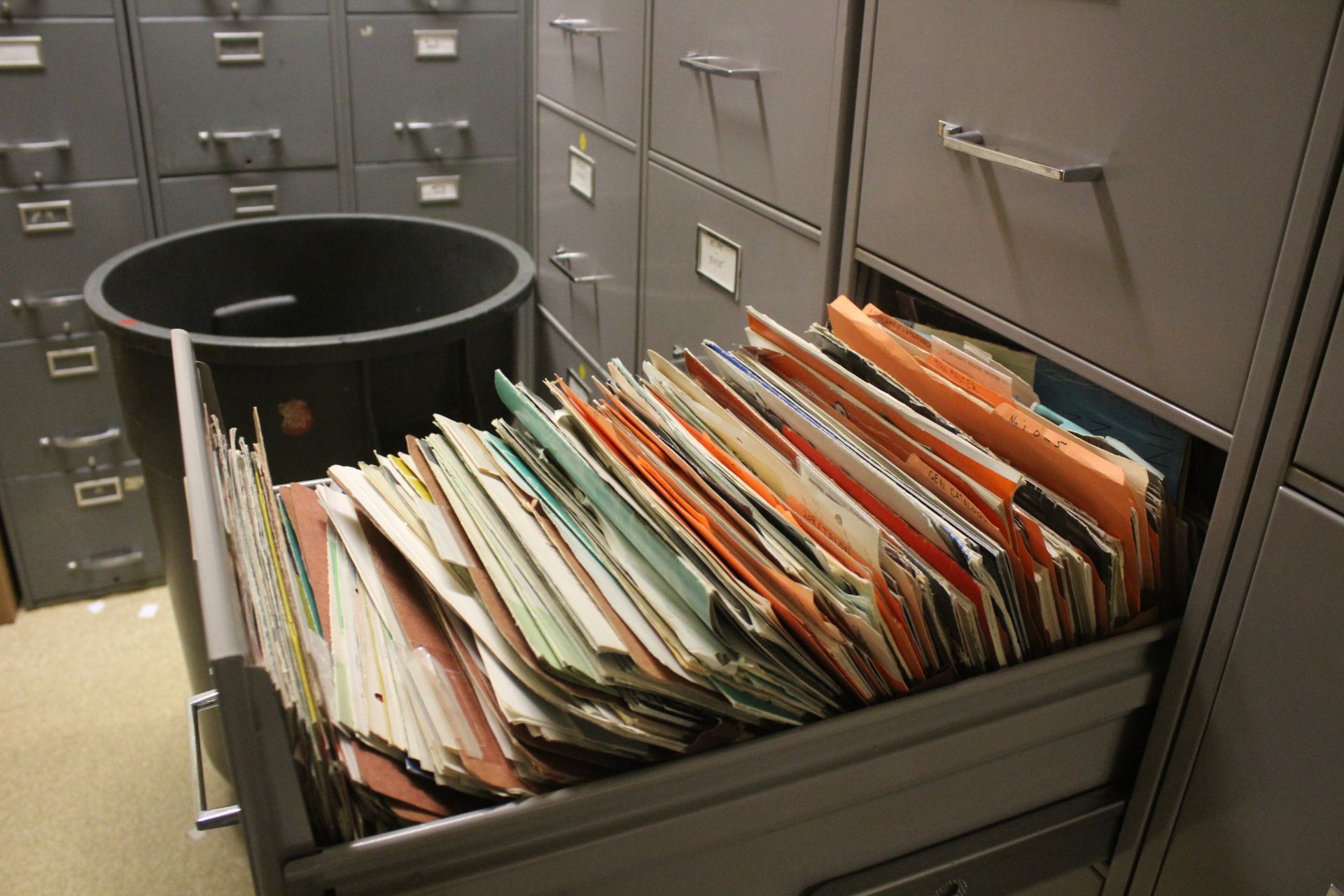 MACHINE TOOL REFERENCE LIBRARY IN (16) FOUR DRAWER FILE CABINET, WITH CABINETS - Image 8 of 10