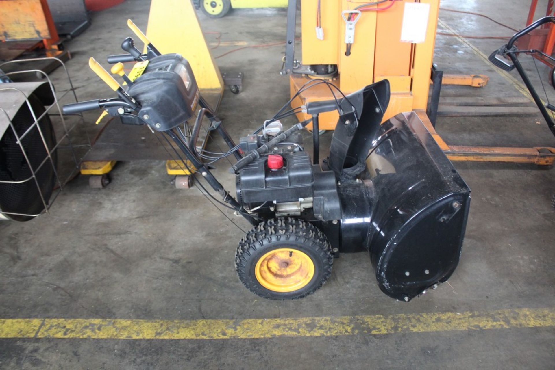 MTD YARD MACHINE, 28" , TWO STAGE SNOW BLOWER, 10.5HP TECUMSEH ENGINE