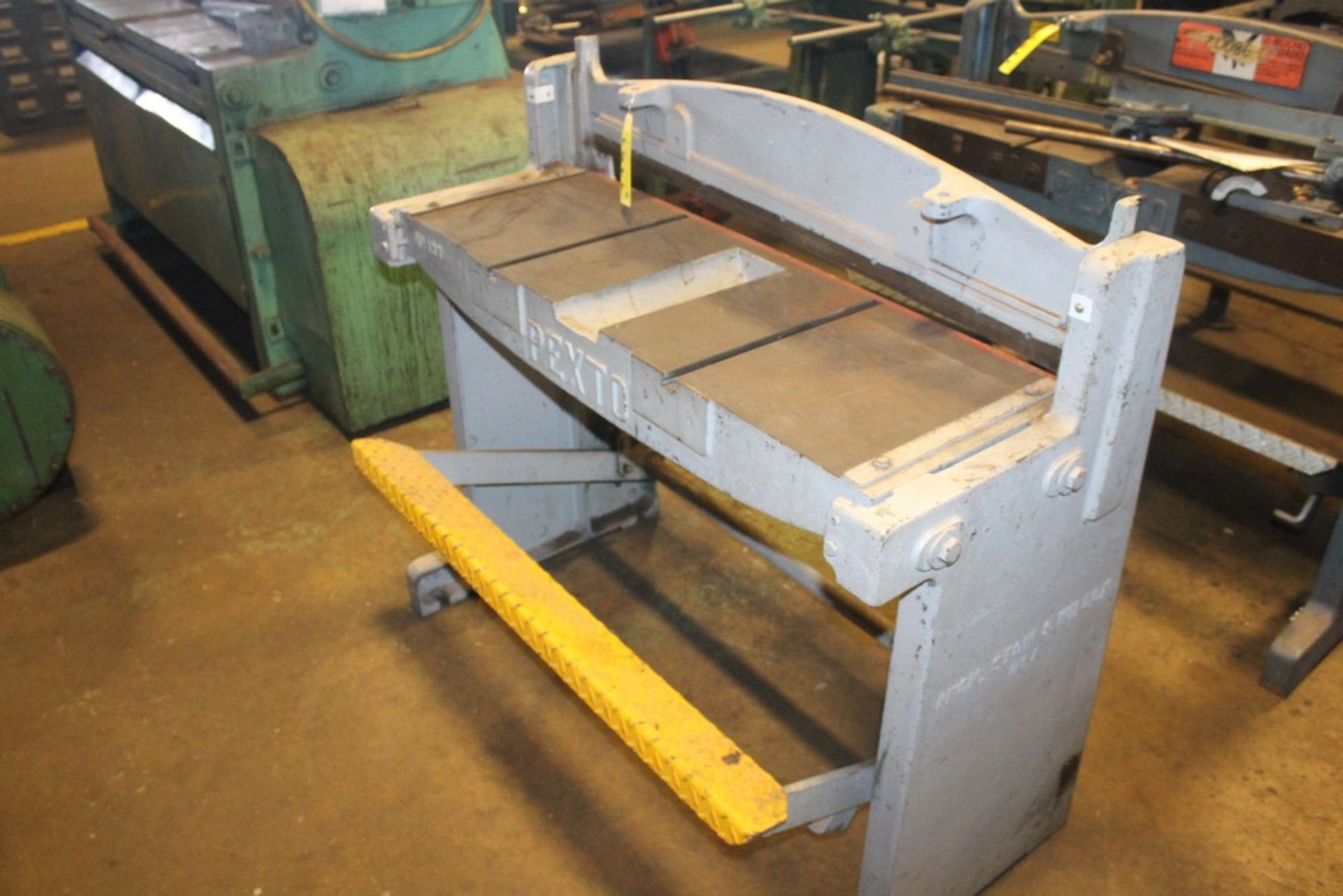 PEXTO 36" FOOT OPERATED SHEAR LOADING FEE: $100 - Image 2 of 3