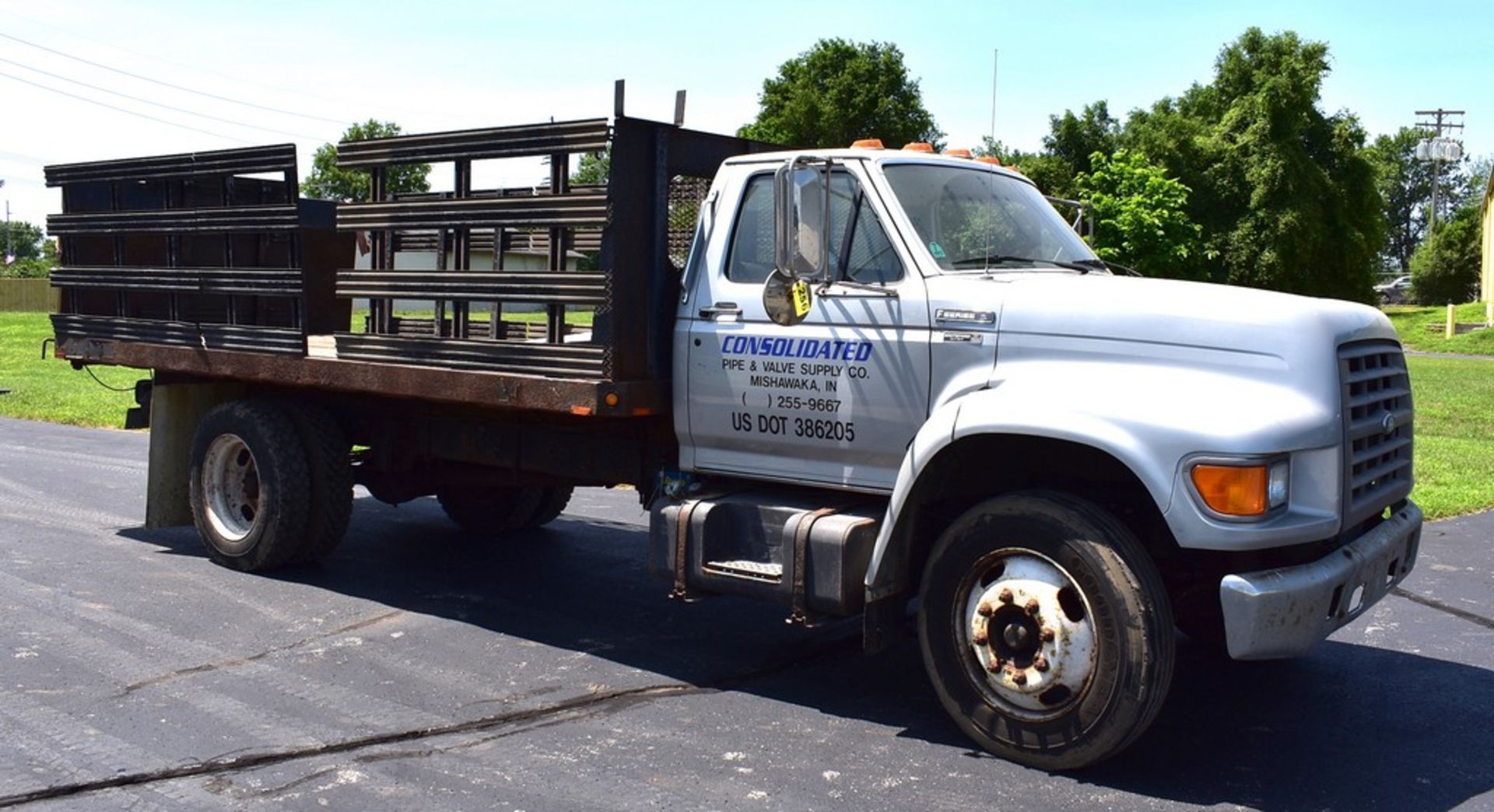 1995 Ford F700 Series Stake Bed Truck - Image 2 of 18