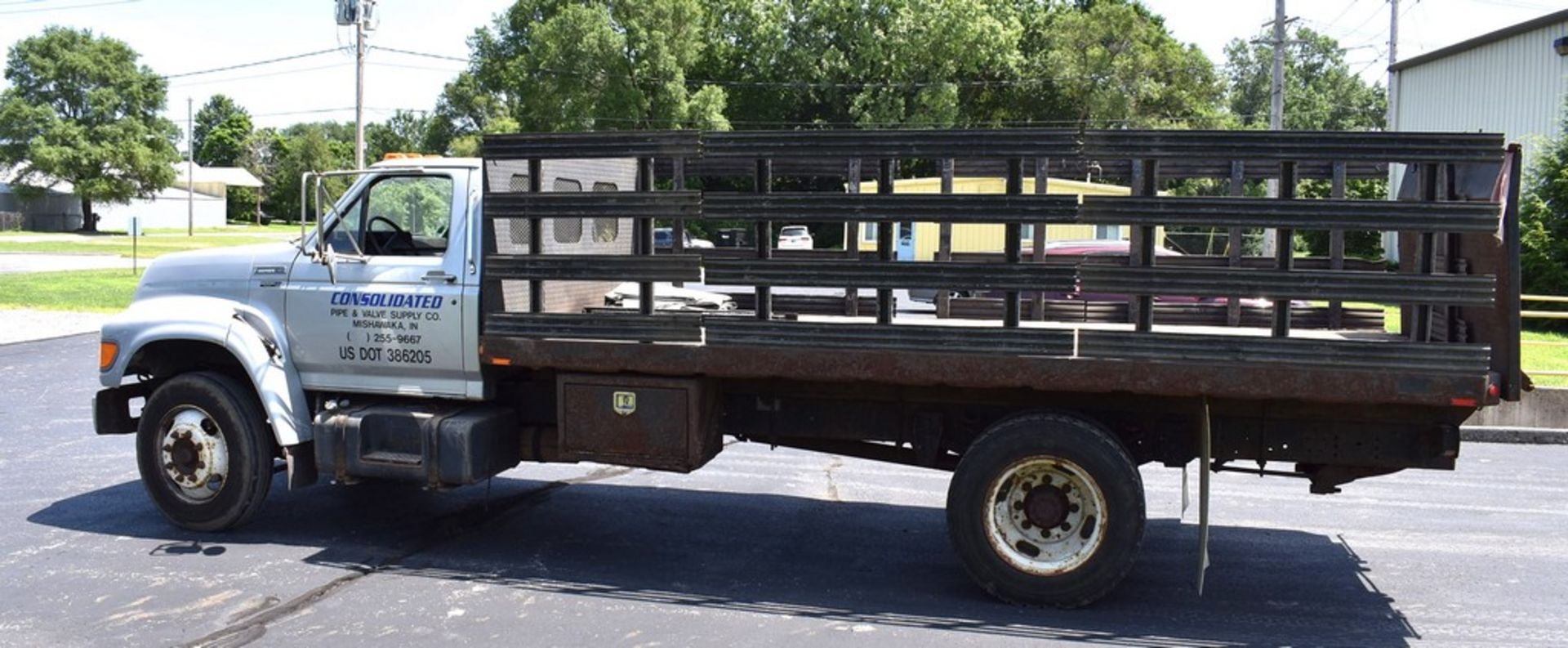 1995 Ford F700 Series Stake Bed Truck - Image 5 of 18