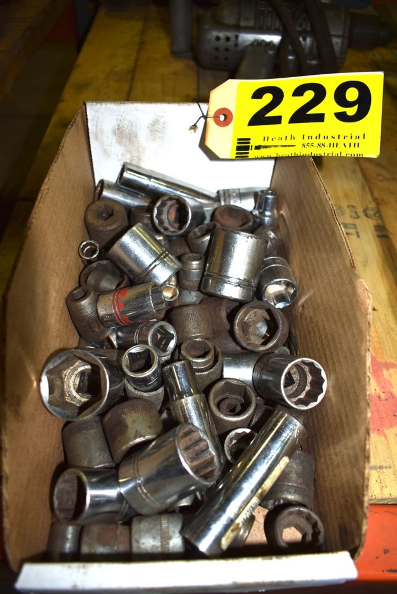 (LOT) Miscellaneous 3/8" & 1/2" Drive Sockets