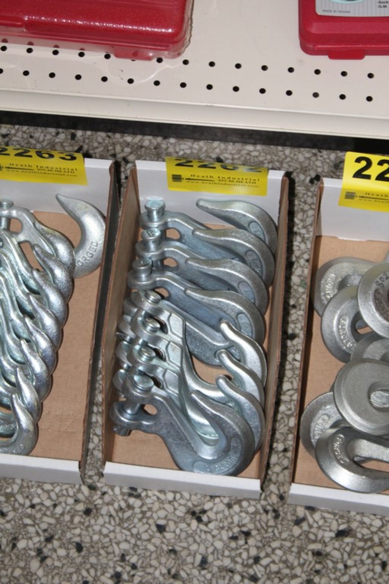 ASSORTED HEAVY DUTY SHACKLE HOOKS IN BOX