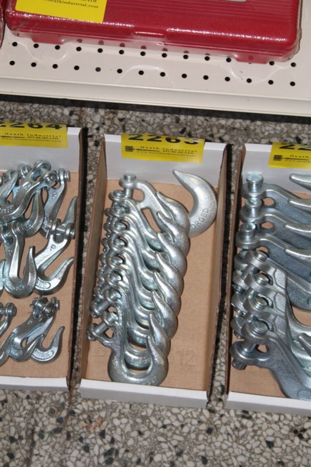 ASSORTED HEAVY DUTY SHACKLE HOOKS IN BOX