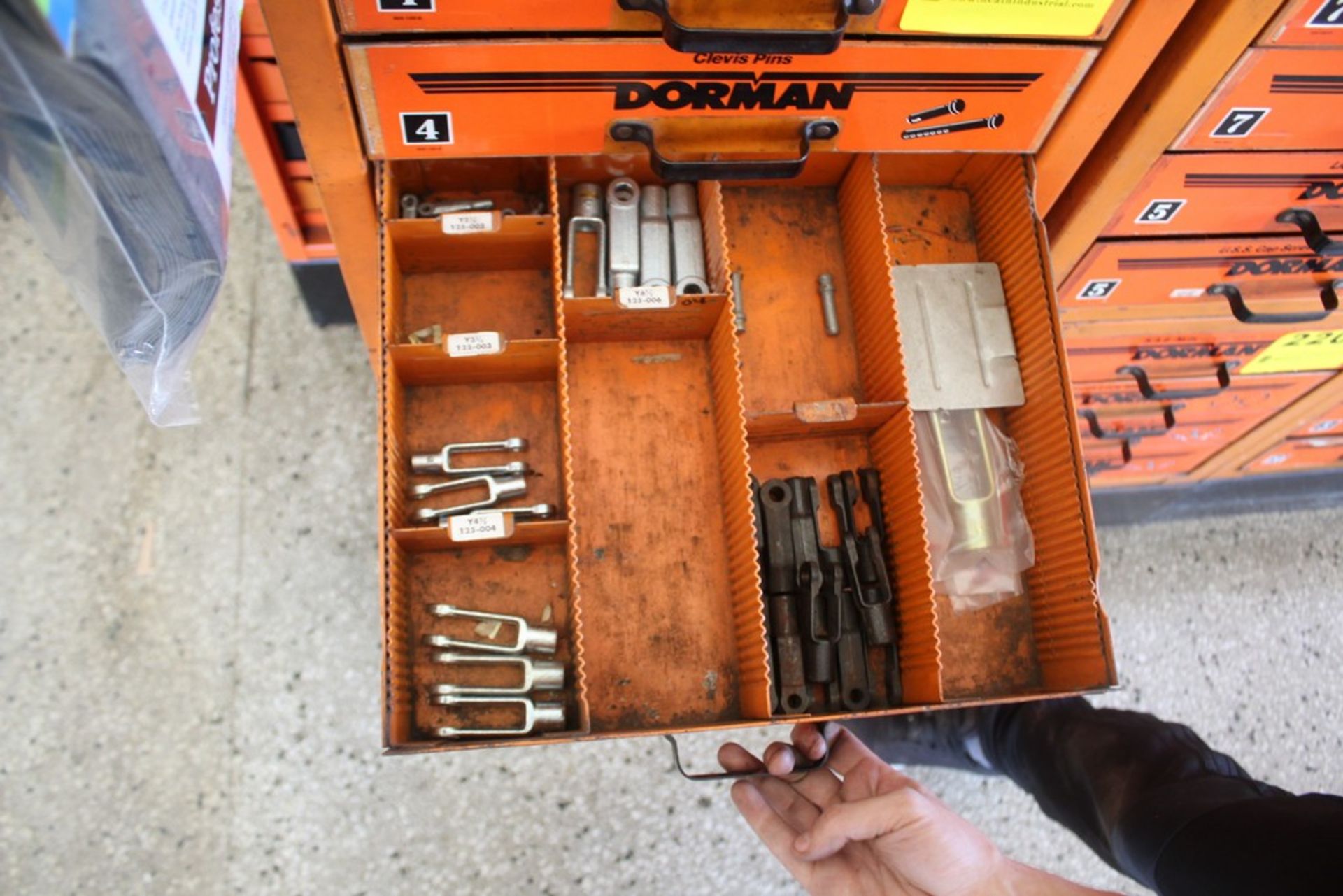 DORMAN FOUR DRAWER CABINET, CONTENTS INCLUDES CLEVIS PINS, BRAKE YOKES AND HOLD DOWNS - Image 4 of 5