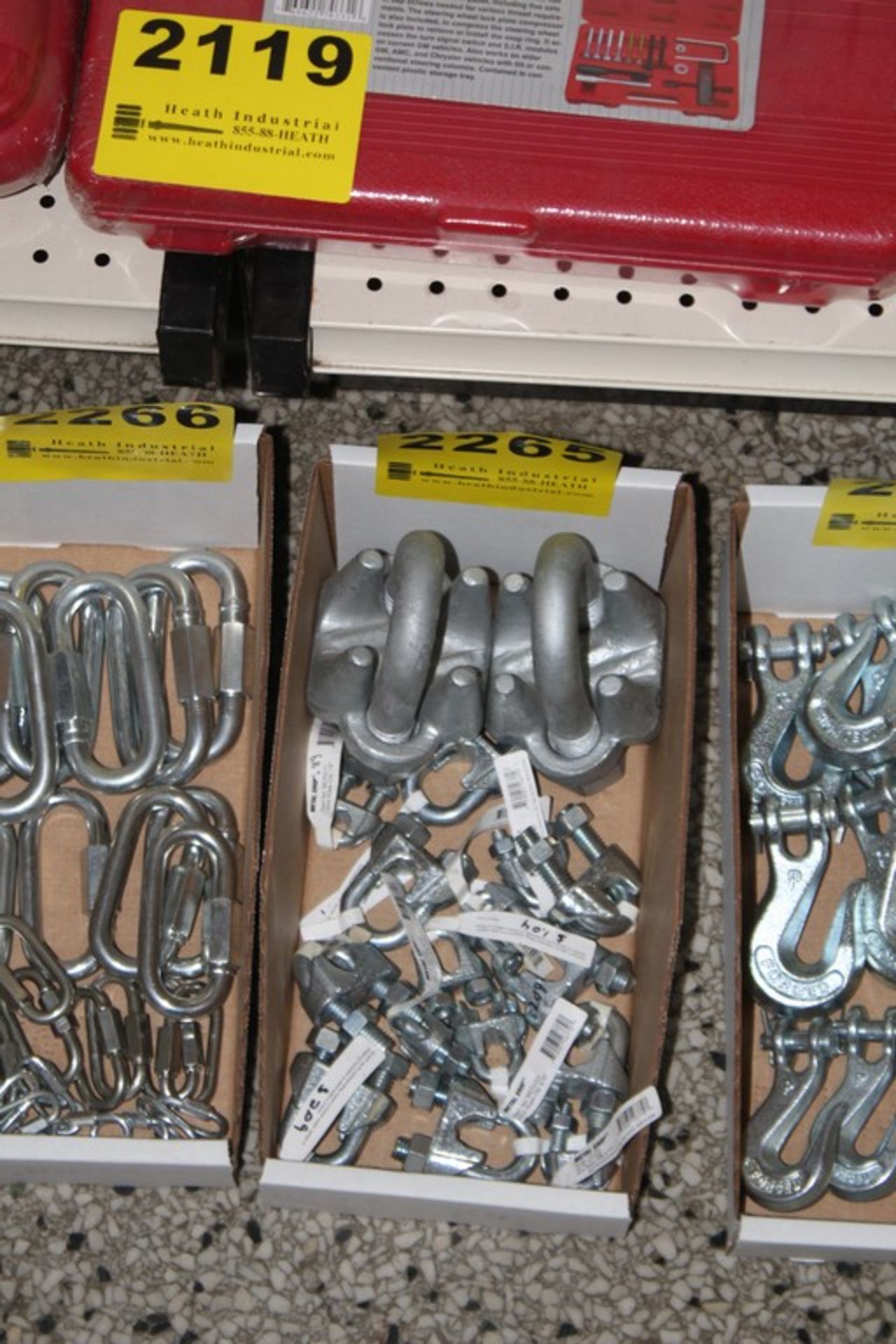 ASSORTED CHAIN CLAMPS IN BOX