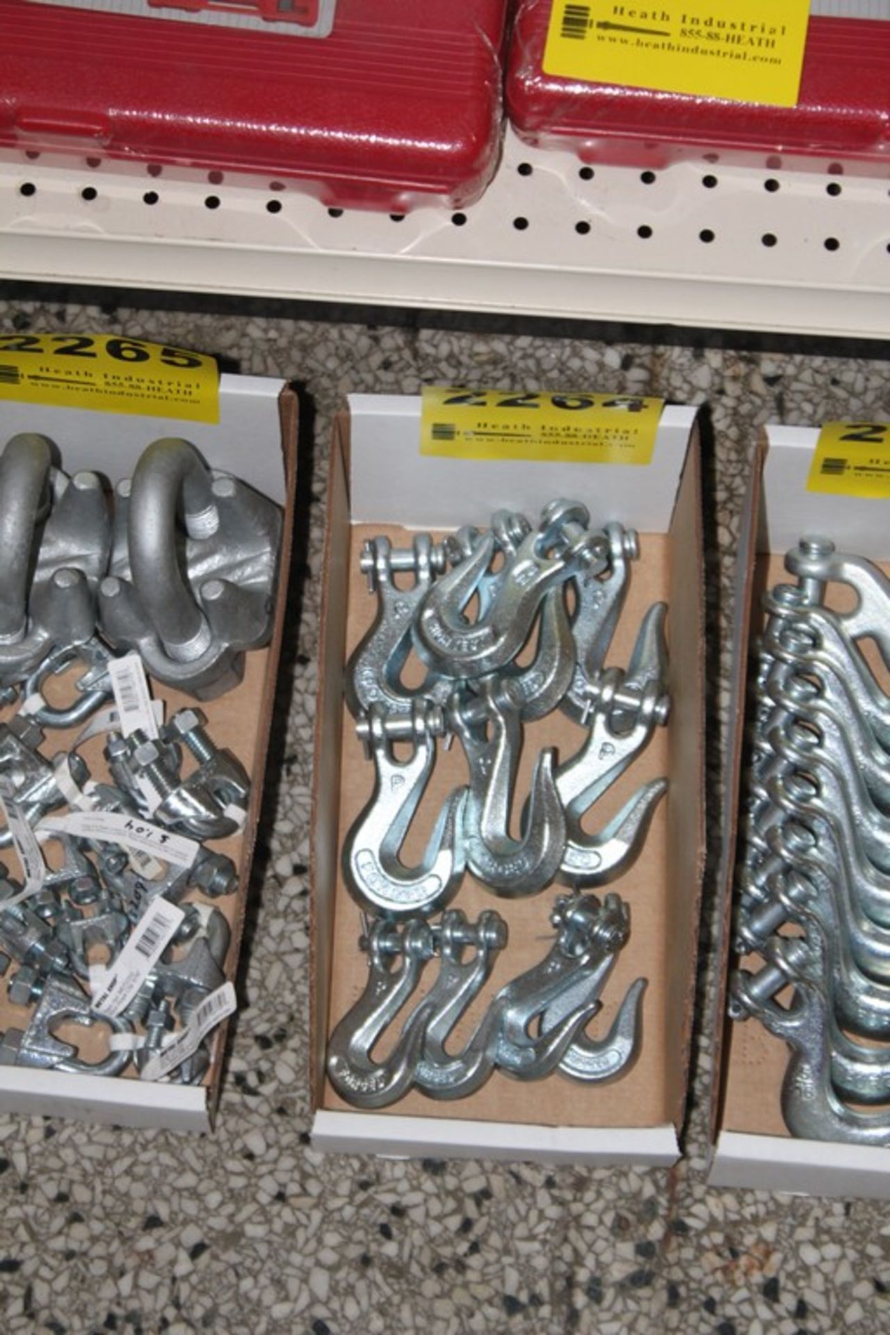 ASSORTED SHACKLE HOOKS IN BOX