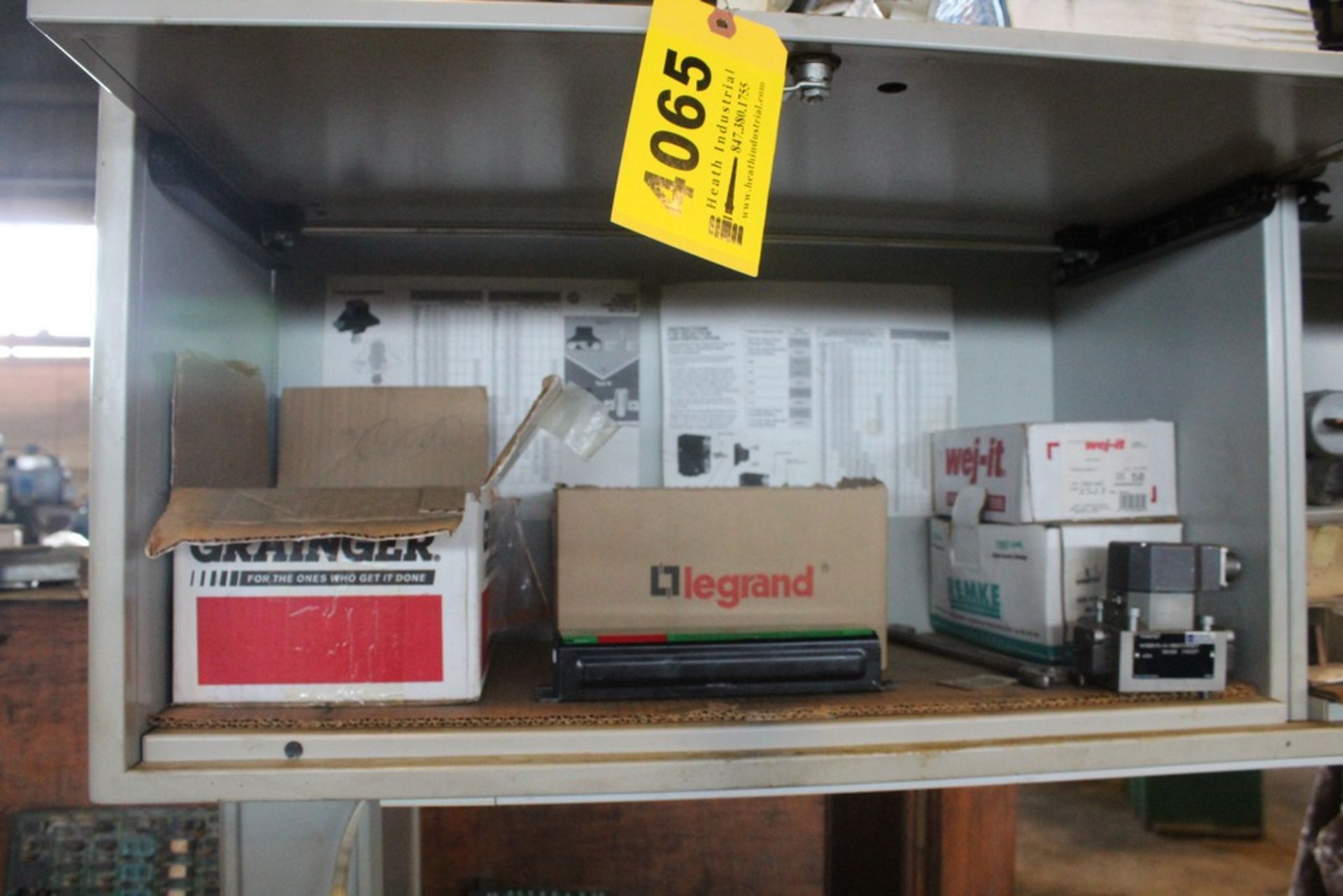 ASSORTED ELECTRICAL SUPPLIES AND PARTS ON TWO SHELVES - Image 2 of 3