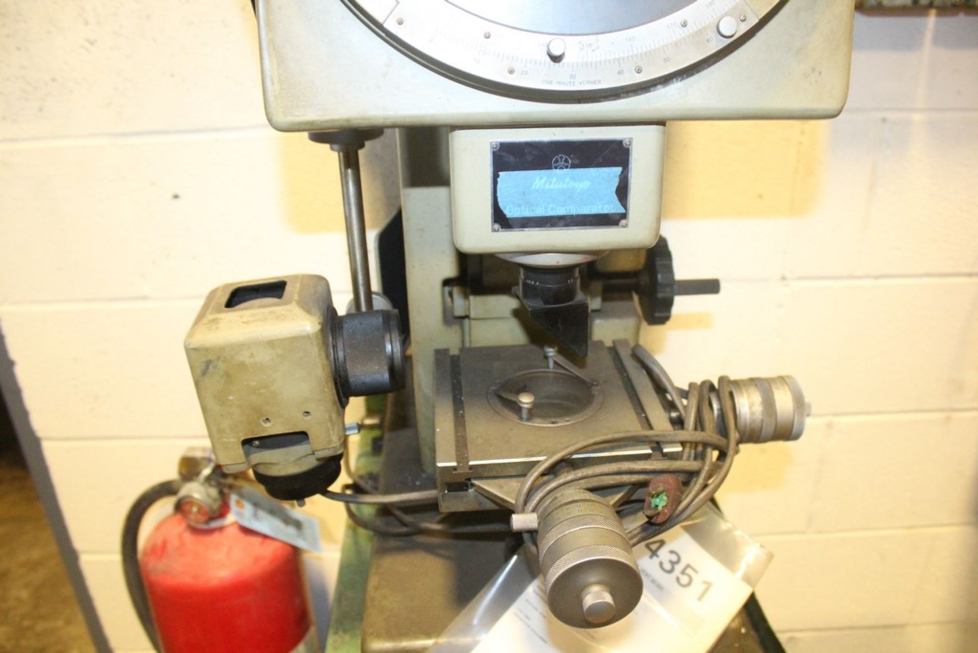 10" MITUTOYO MODEL PJ250 VERTICAL BEAM OPTICAL COMPARATOR BENCH TYPE SCREEN DIAMETER 10" WORKSTAGE - Image 2 of 2