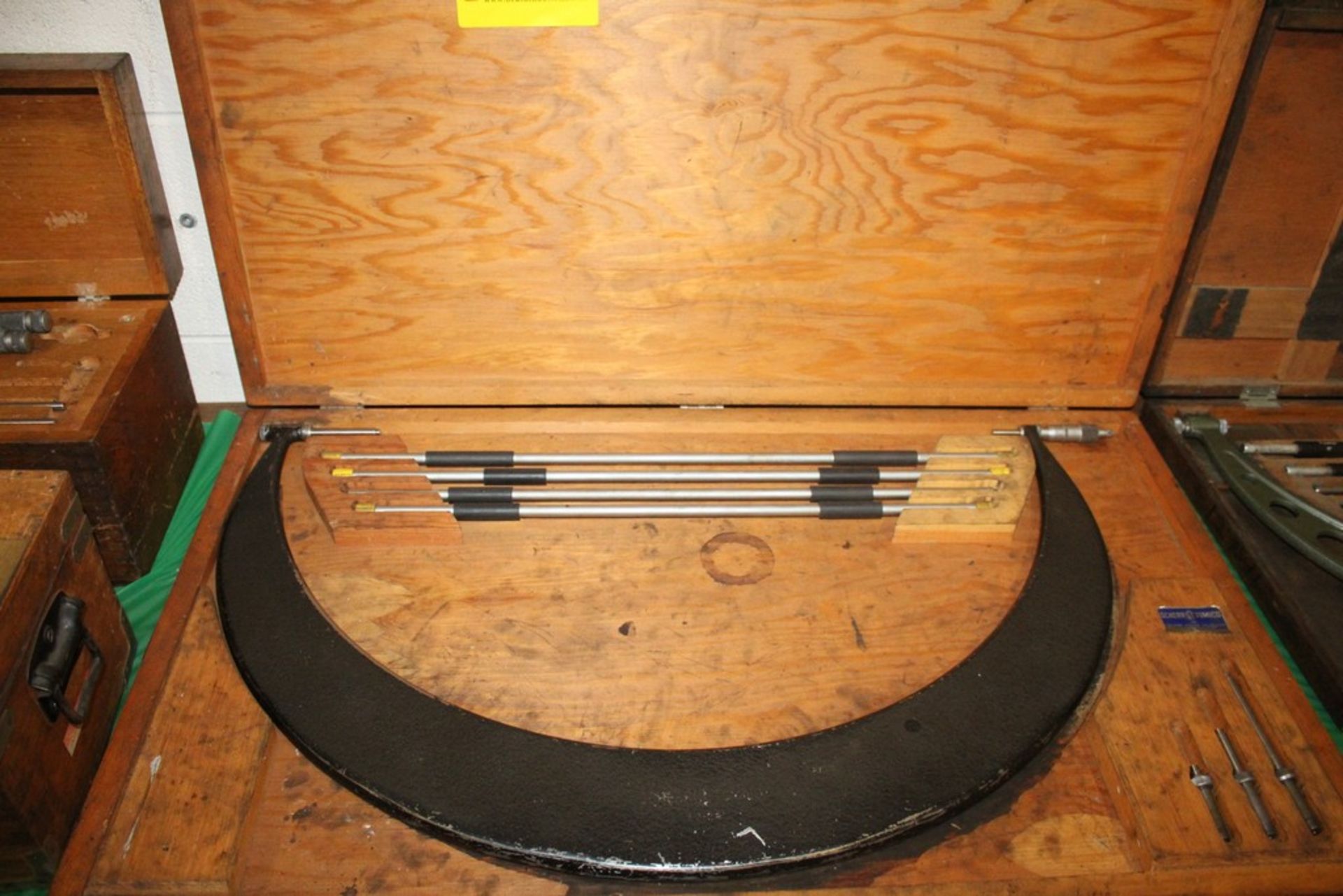 SCHERR TUMICO 20"- 24" MICROMETER W/ STANDARDS