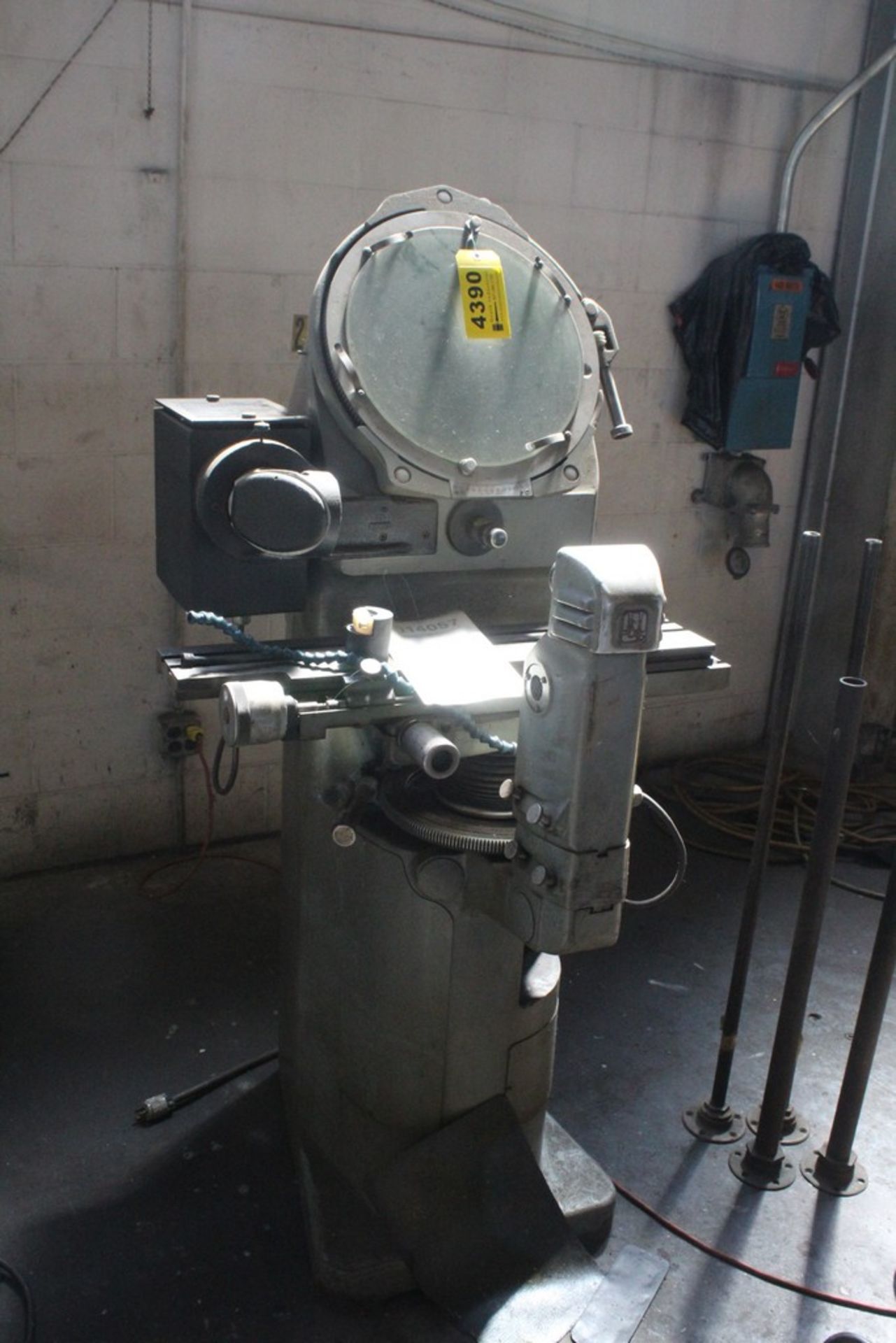 14" JONES & LAMSON MODEL PC 14A OPTICAL COMPARATOR TABLE, ON ROLLERS 6" X 30" HORIZONTAL MEASURING