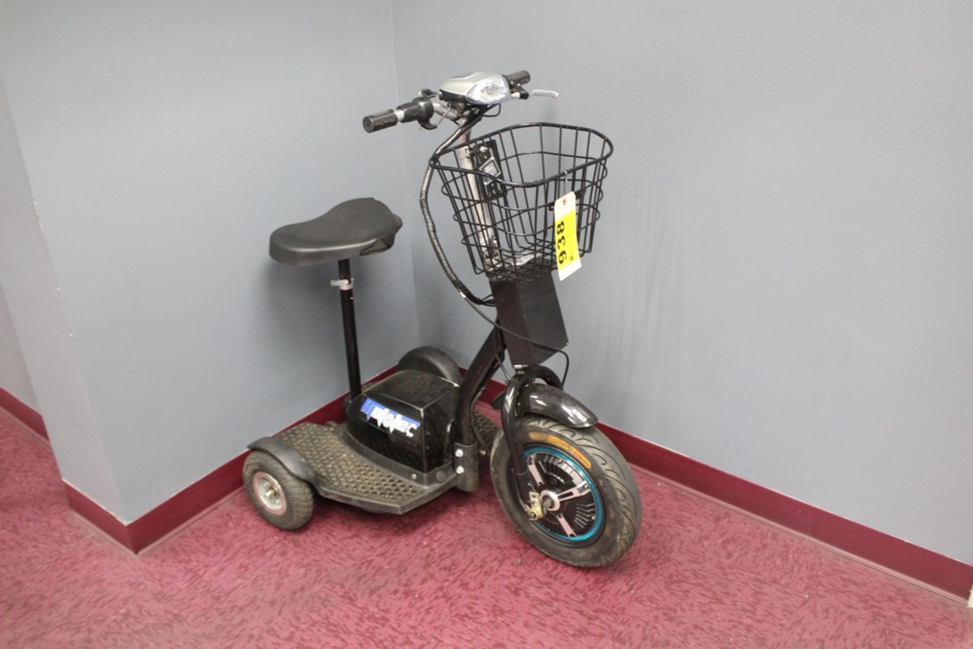 ELECTRIC TRI-CYCLE, NO CHARGER