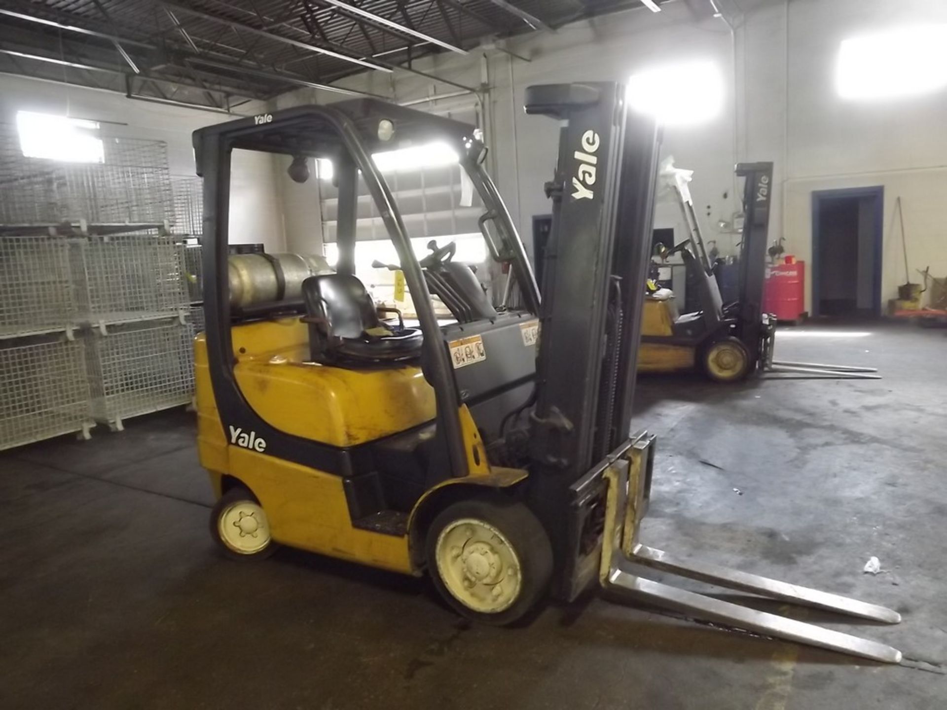 YALE 4,650 LB. MODEL GLCO50VXWV59083 LP GAS FORKLIFT TRUCK, S/N A910V11131E, 189” MAX. LIFT,