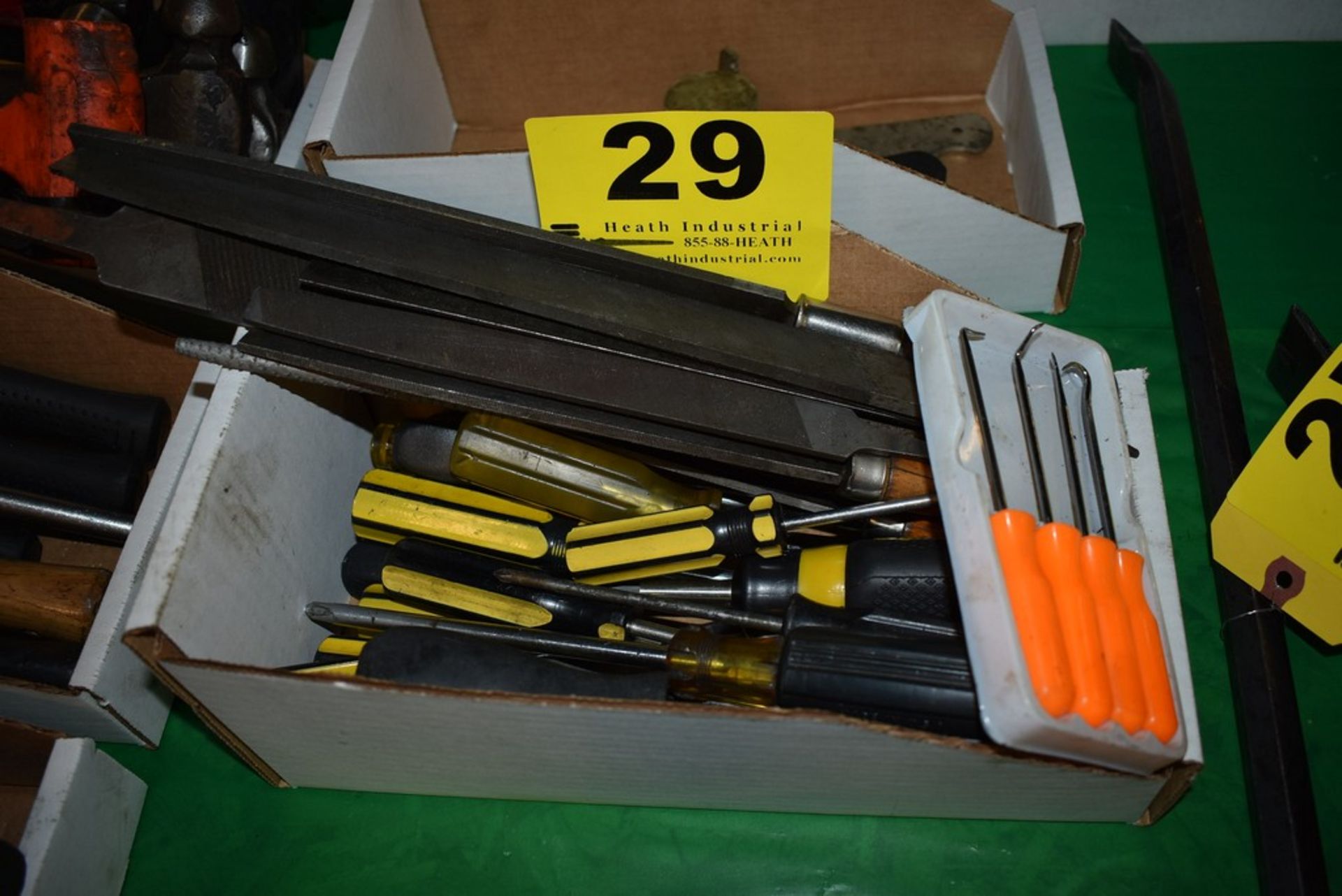 FILES & SCREWDRIVERS IN BOX