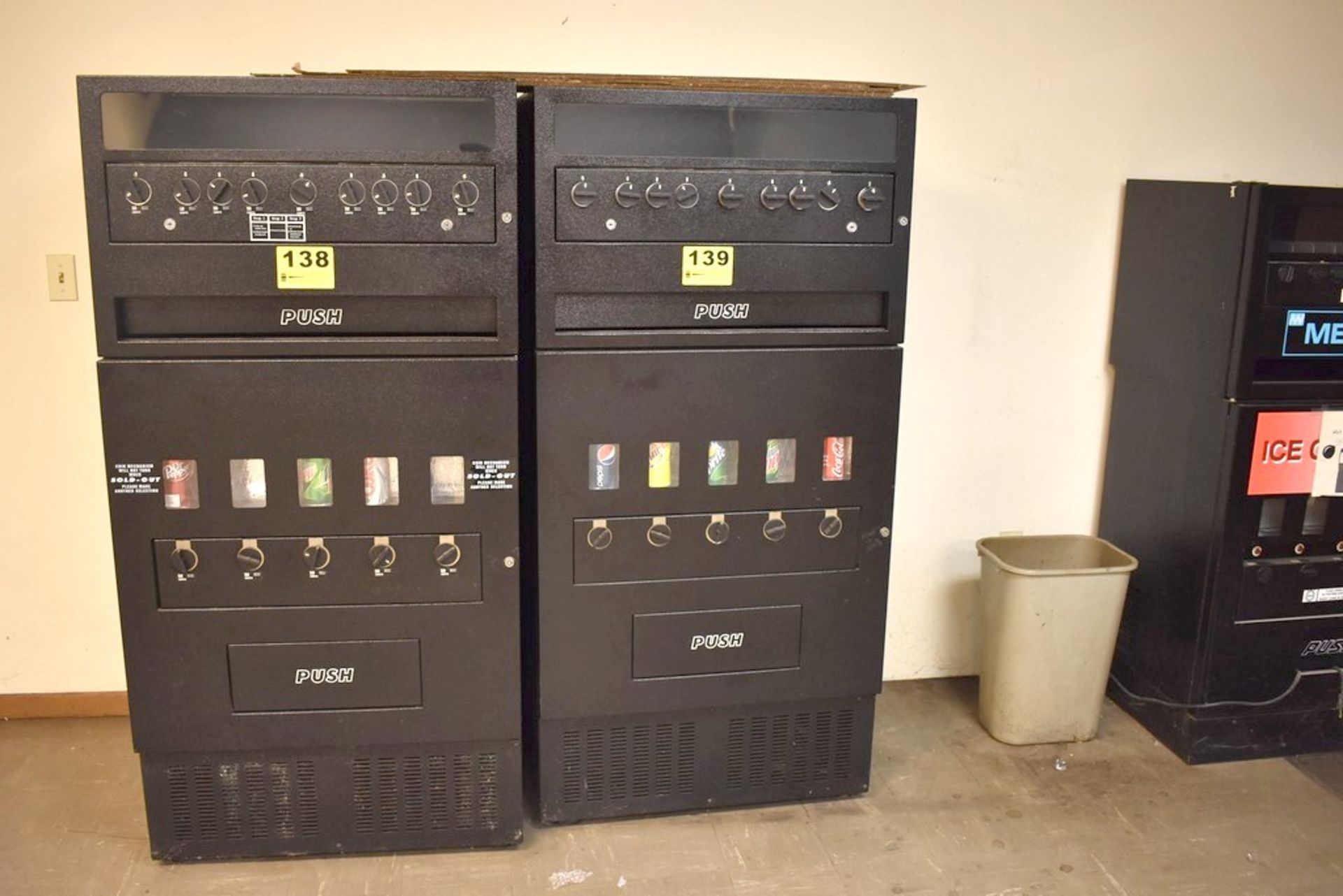 CRYSTAL COOLER POP/SNACK VENDING MACHINE